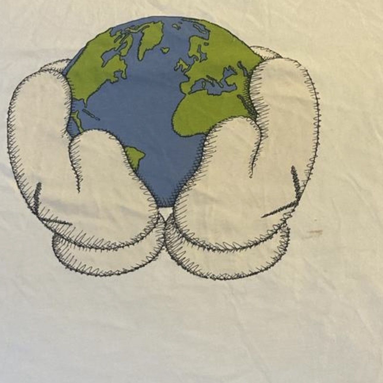 Uniqlo Uniqlo KAWS Hands Earth Peace for All White Shirt Large Size US XL / EU 56 / 4 - 2 Thumbnail