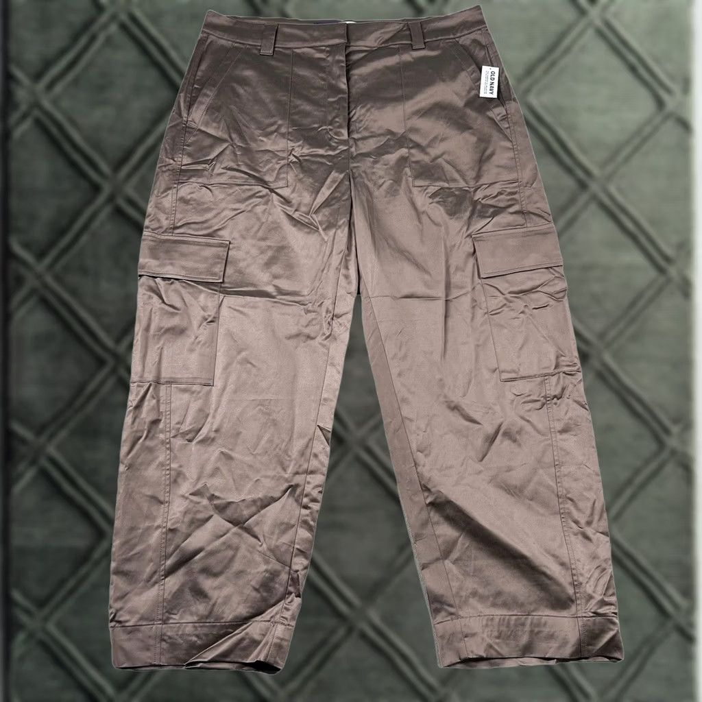 Old Navy Old Navy Cargo Pants Womens 16 Barrell Extra High-Rise Wide Leg Rose Gold Pink 16 Women Pants Wide-Leg Cargo Vintage? No, not vintage. Size 38" / US 16 / IT 52 - 1 Thumbnail
