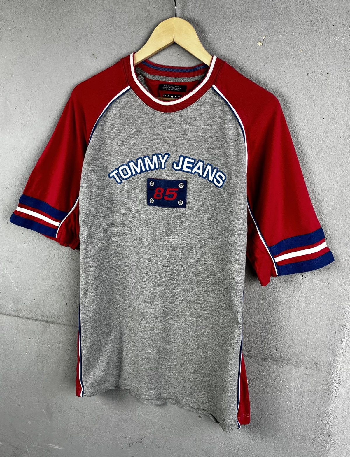 Tommy Hilfiger Tommy t shirt vintage 90s Size US M / EU 48-50 / 2 - 1 Thumbnail