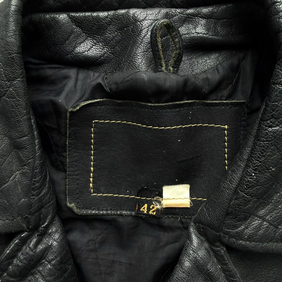Vintage VINTAGE 80S BLACK LEATHER MOTORCYCLE JACKET MEDIUM CROPPED Size US M / EU 48-50 / 2 - 3 Thumbnail