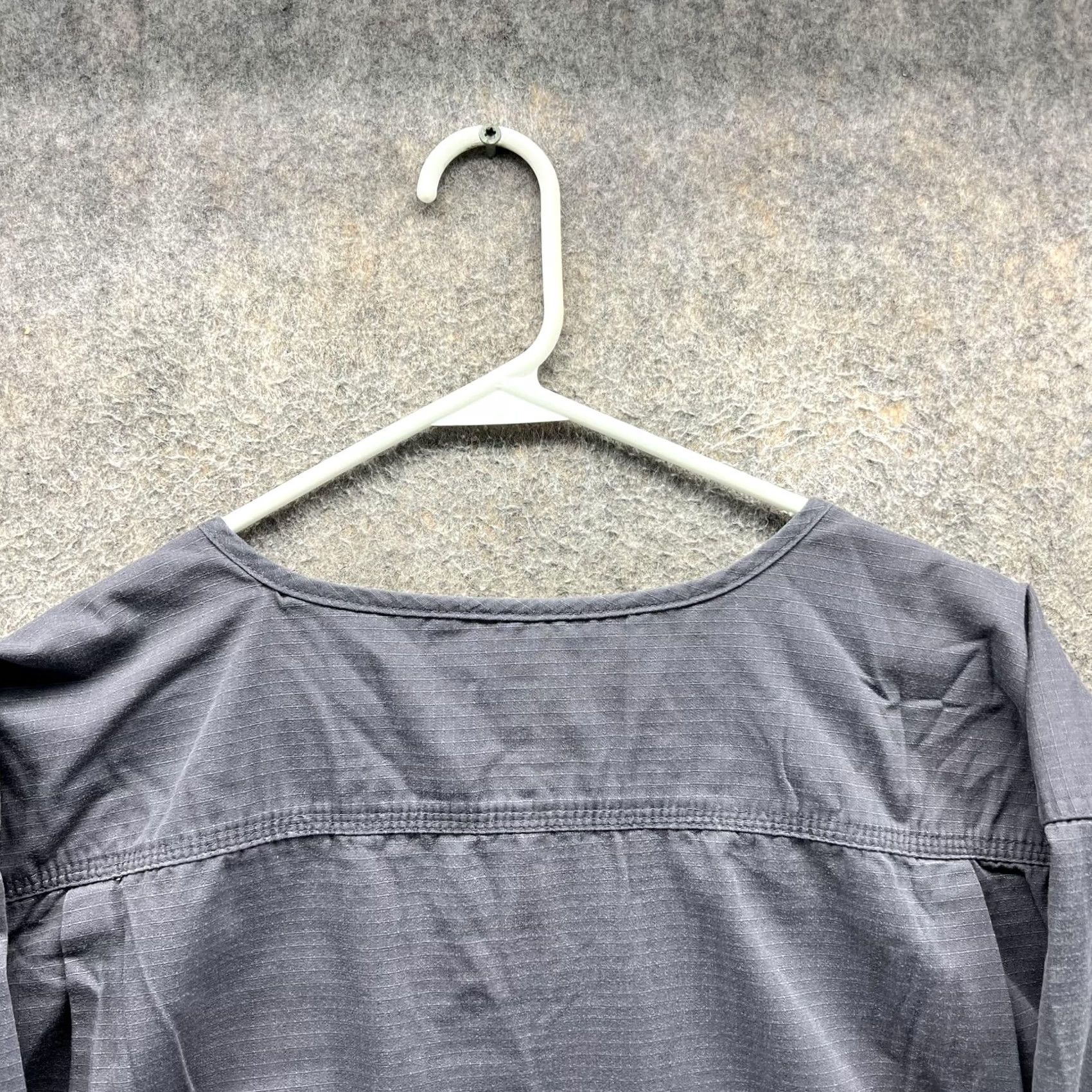 Carhartt Carhartt Shirt Mens 2X Gray V Neck Ripstop Pocket Scrub Top Workwear Utility Shirt Mens 2X Gray V-Neck Ripstop Pocket Scrub Top Workwear Size US XXL / EU 58 / 5 - 7 Thumbnail