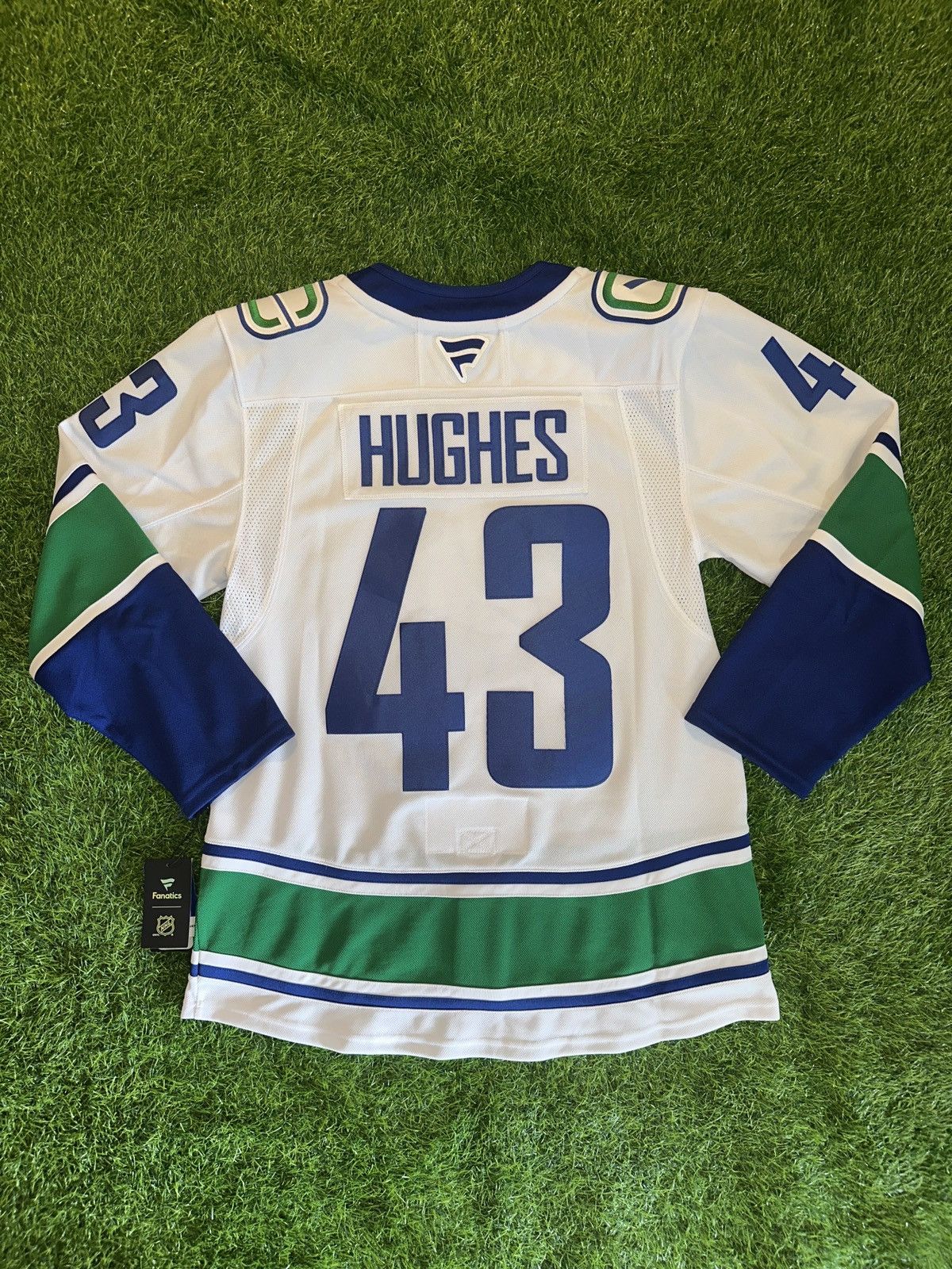 NHL Nhl vancouver canucks fanatics premium jersey size 50 Size US M / EU 48-50 / 2 - 2 Thumbnail