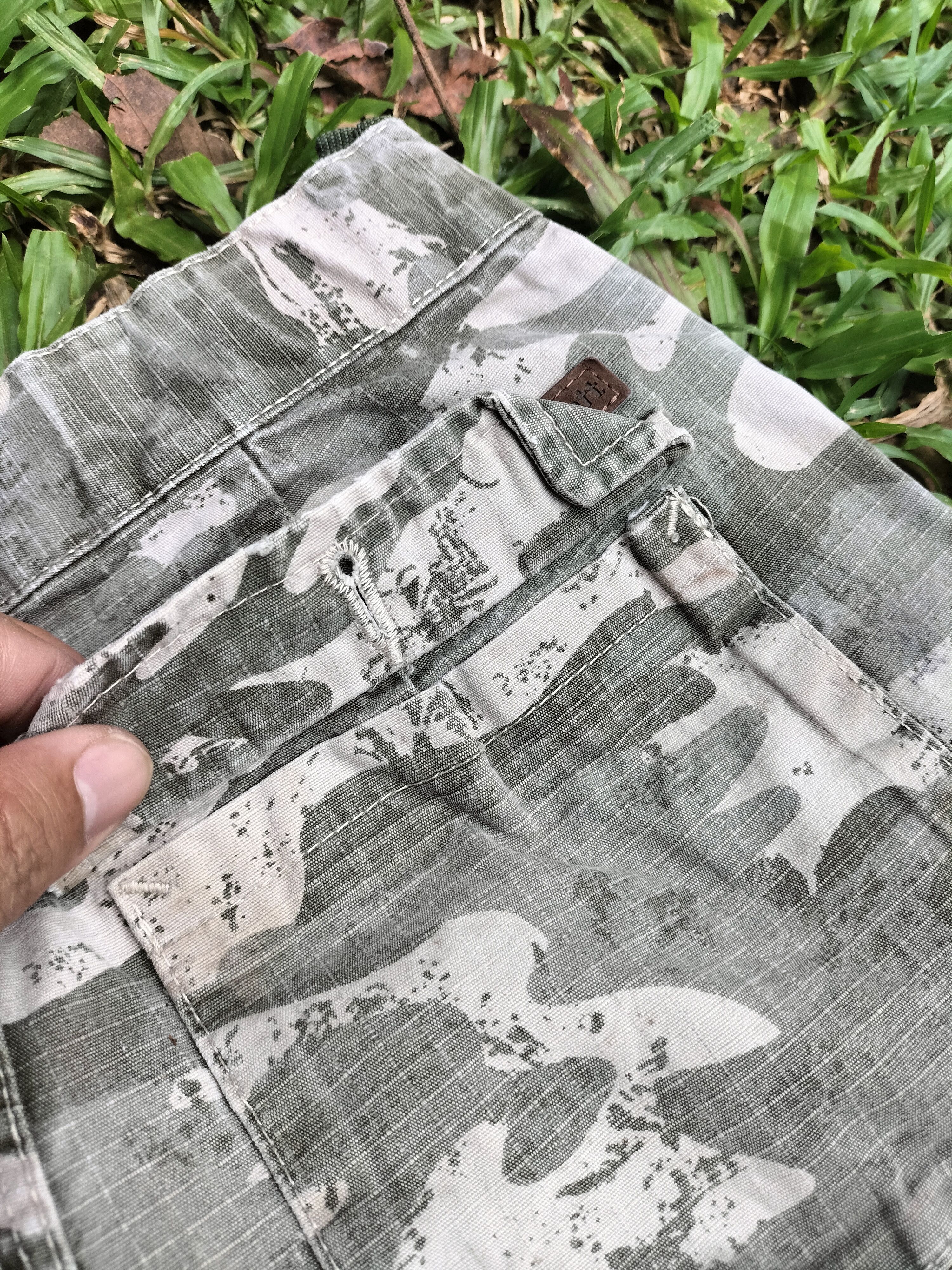 Carhartt × Vintage Vintage Carhartt Cargo Workwear Camouflage Us Airforce Size 26" / US 2 / IT 38 - 15 Thumbnail