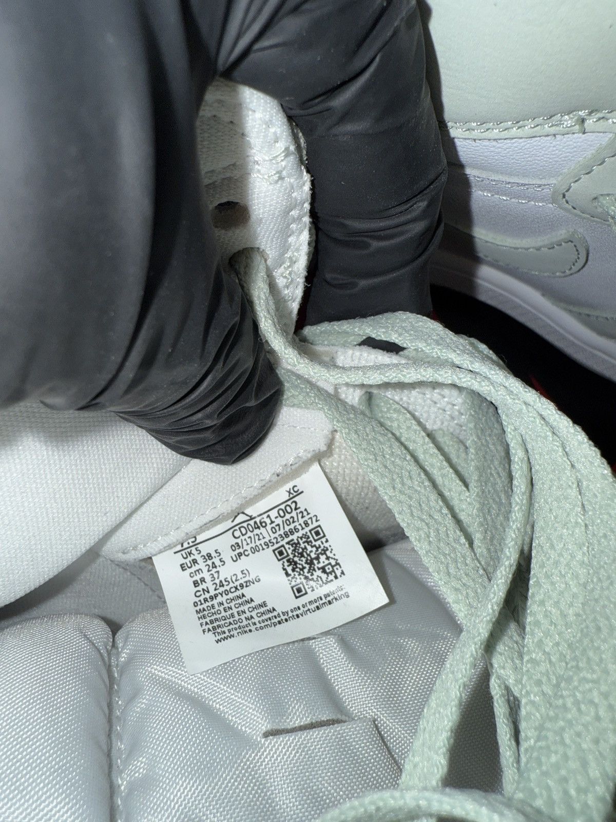 Nike Nike Air Jordan 1 High OG Women Seafoam Size US 7.5 / IT 37.5 - 6 Thumbnail