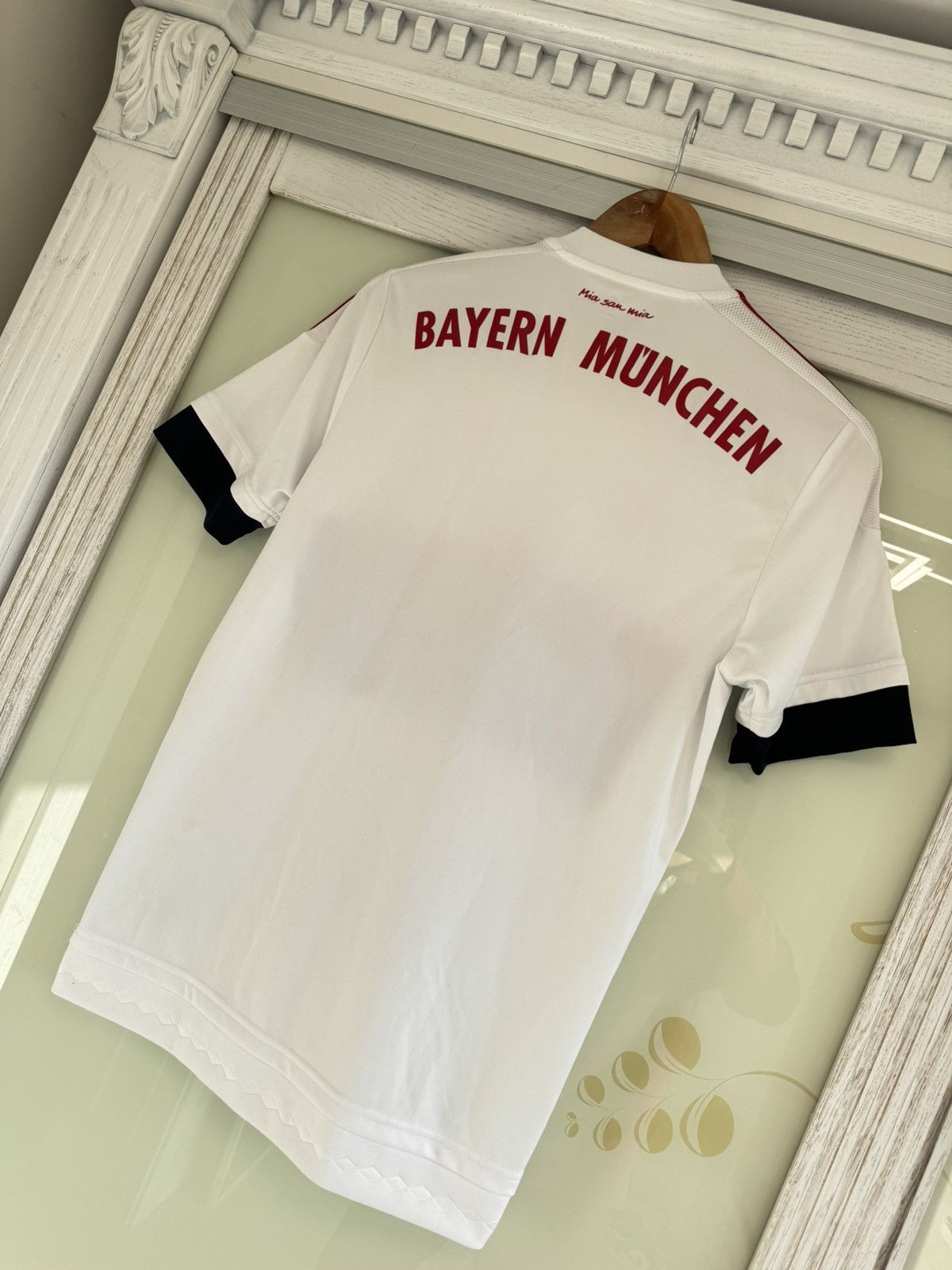 Adidas Bayern Munich 2015-2016 Away Soccer Jersey Football Shirt Size US S / EU 44-46 / 1 - 8 Thumbnail