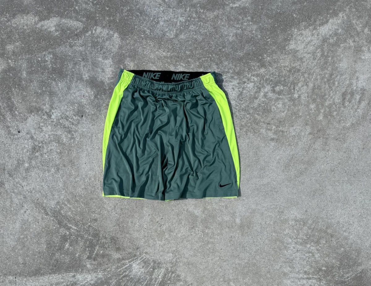 Other Vintage Nike y2k wide buggy streetwear oversize track shorts Size US 34 / EU 50 - 2 Thumbnail