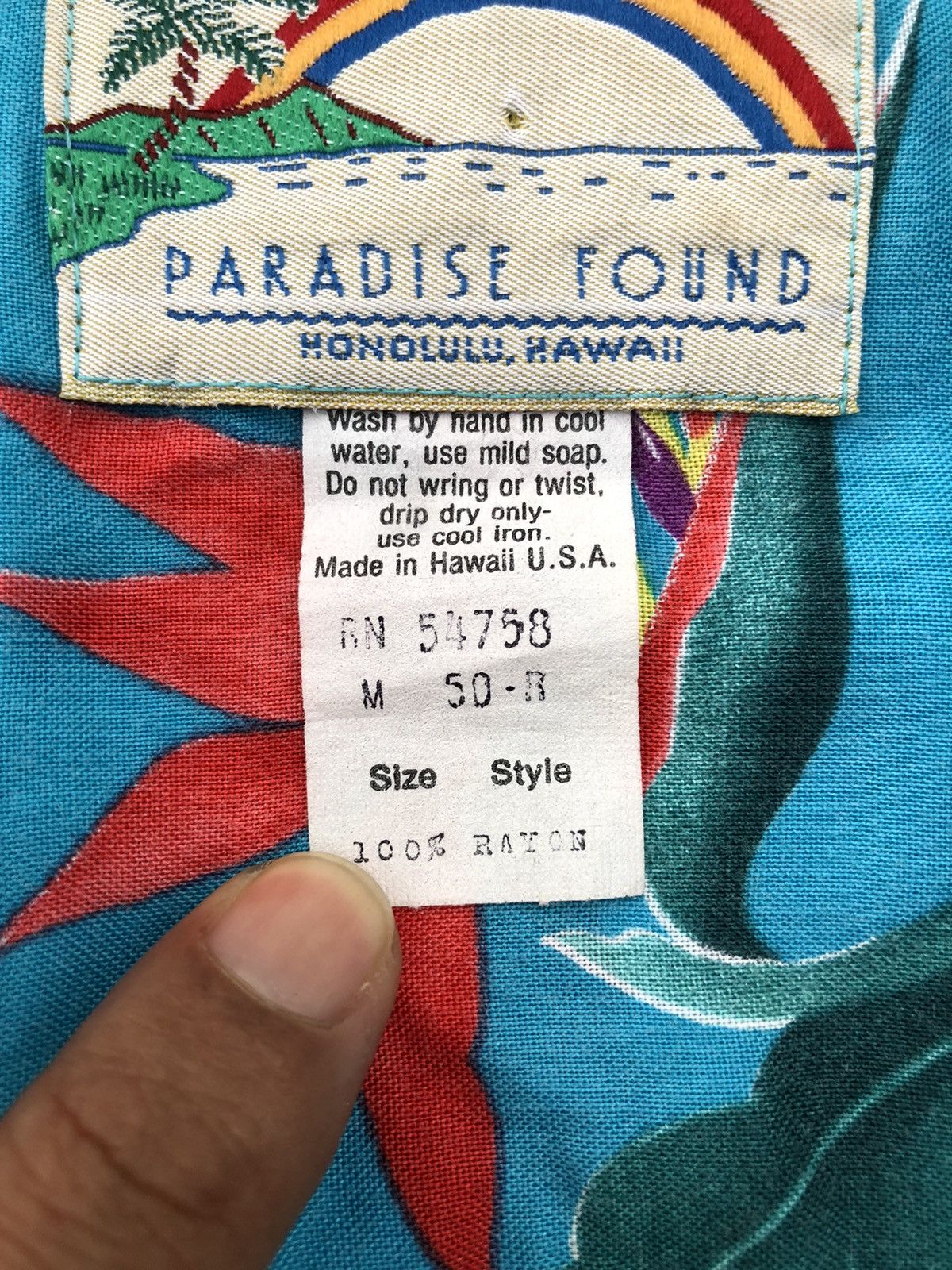 Vintage Vintage Paradise Found Honolulu, Hawaii 100% Rayon Button Size US M / EU 48-50 / 2 - 8 Thumbnail