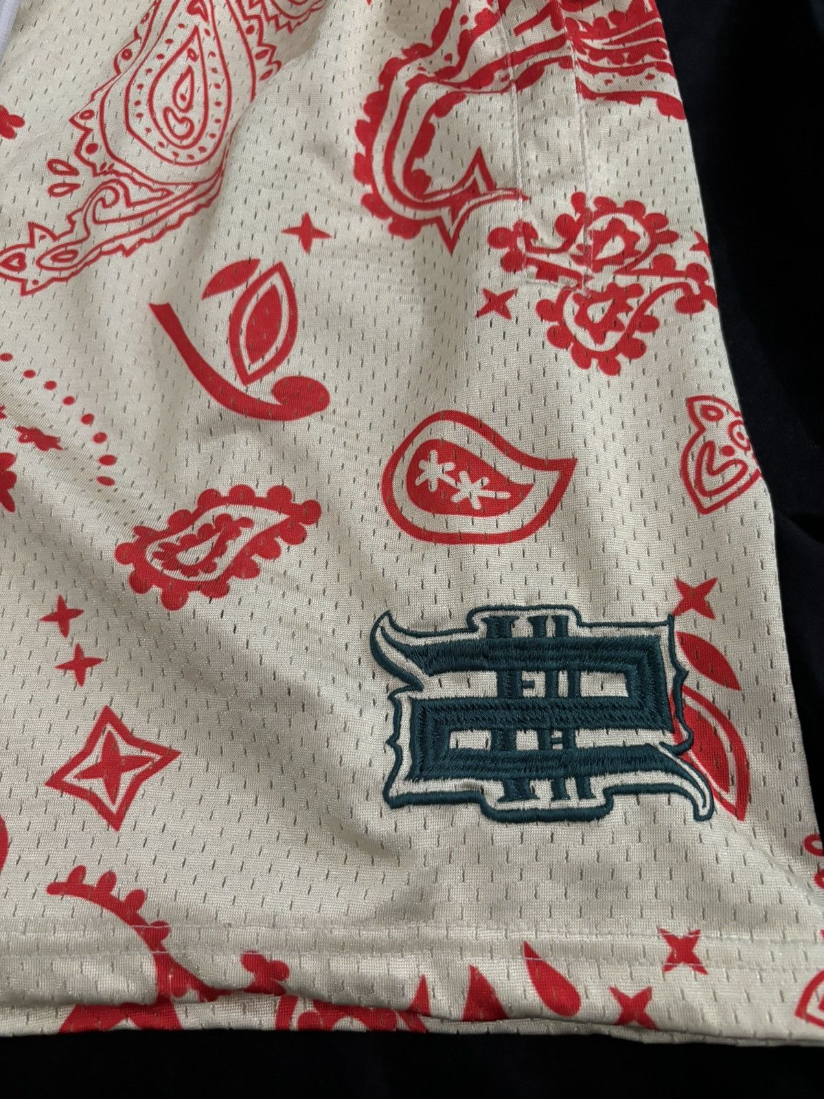 Japanese Brand Fifty2hundred Paisley Cream Shorts M Size US 32 / EU 48 - 2 Thumbnail
