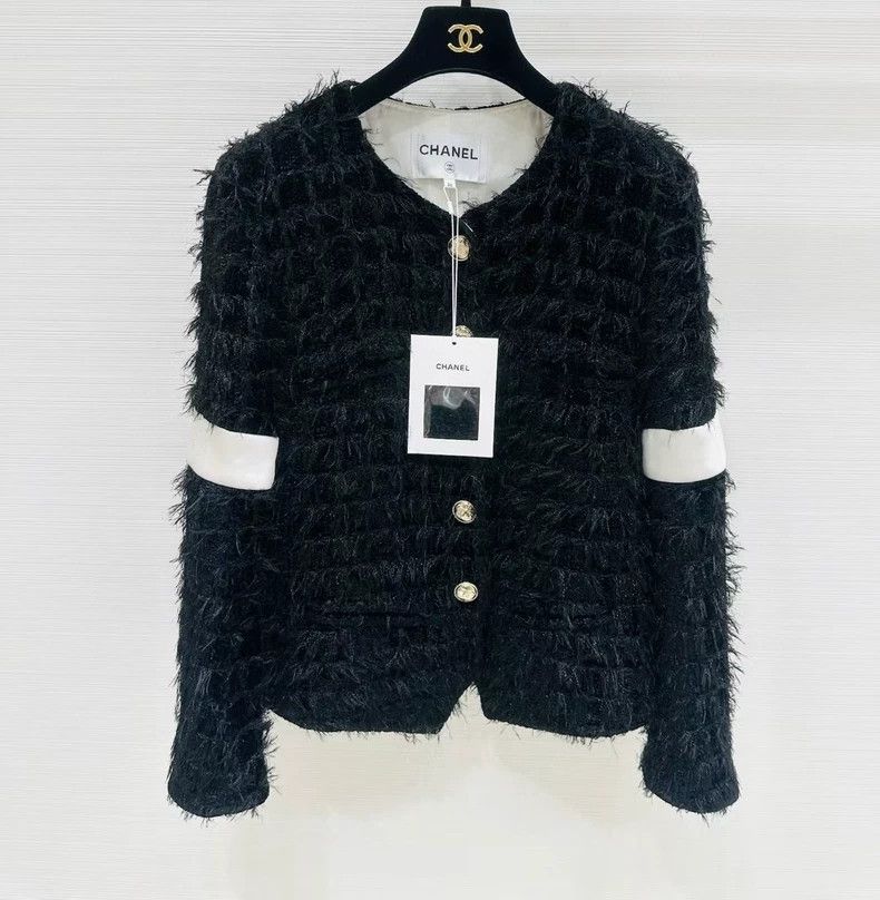 Chanel Chanel Equestrian series black and white fur coat Size XS / US 0-2 / IT 36-38 - 1 Thumbnail
