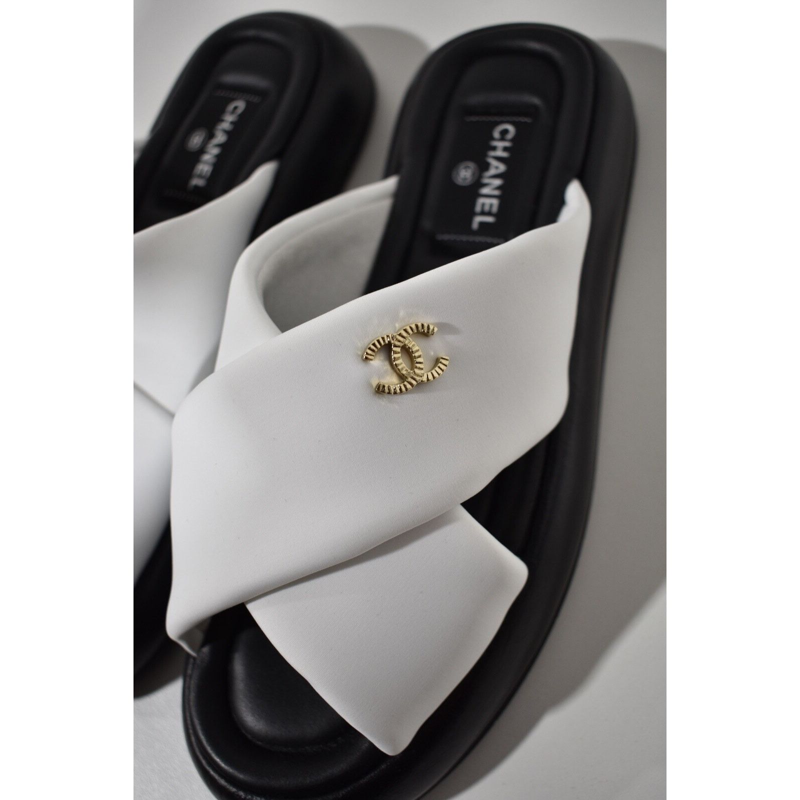 Chanel Chanel Black White Fabric Criss Cross Puffy CC Logo Slide Size US 8 / IT 38 - 7 Thumbnail