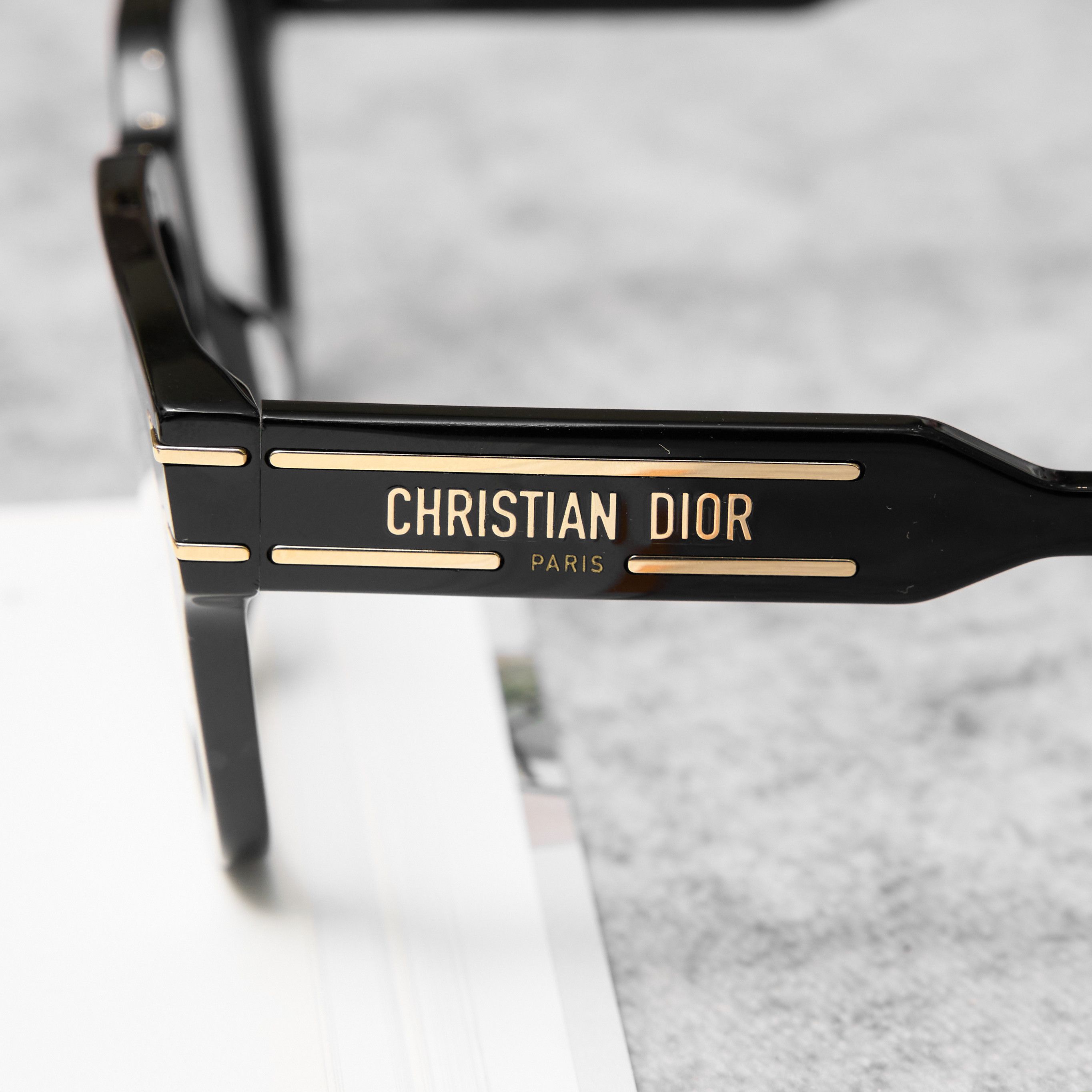 Dior DIOR DIORSIGNATUREO S5I 1000 Sunglasses BLACK Size ONE SIZE - 2 Thumbnail