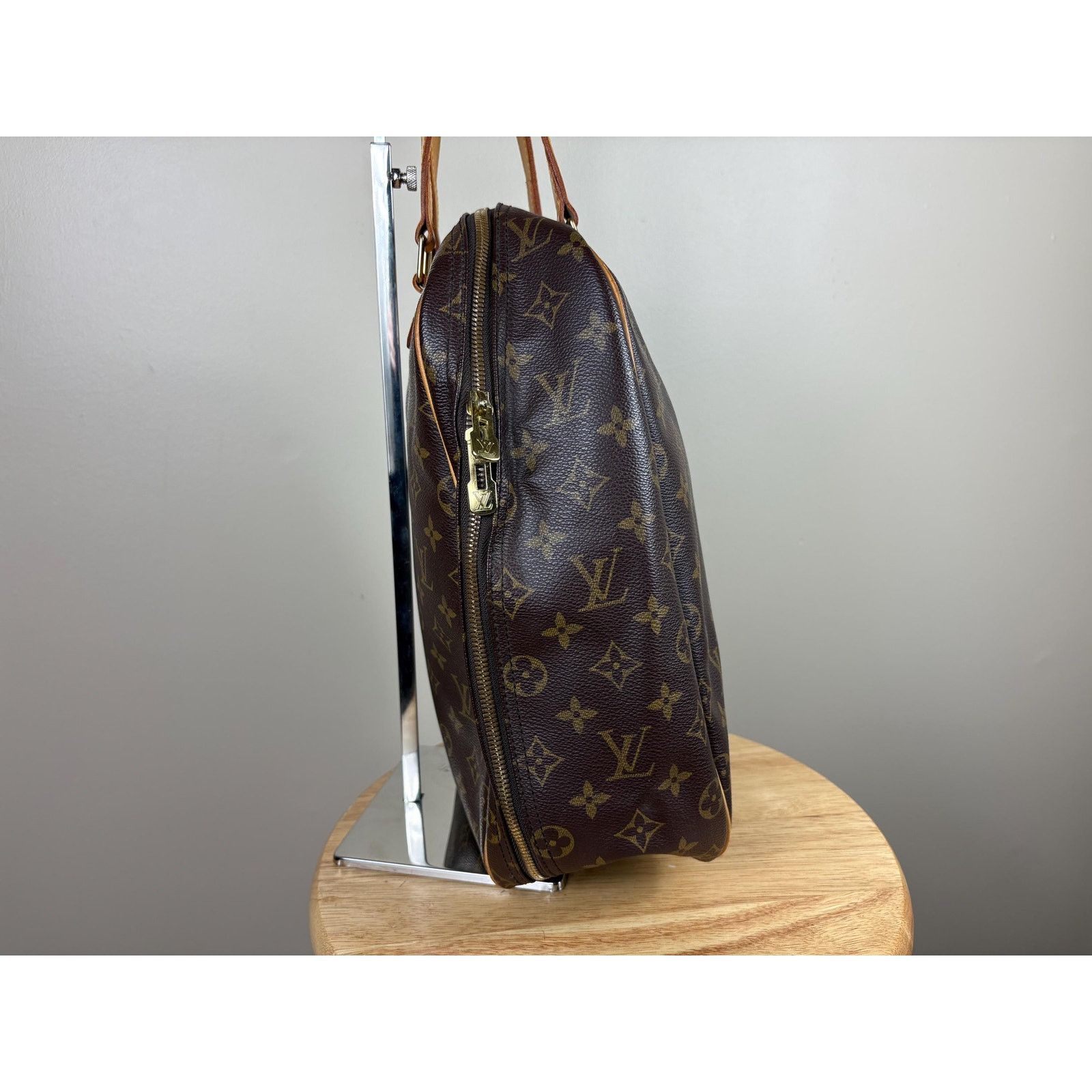 Louis Vuitton Authentic Louis Vuitton Excursion Hand Bag Monogram Size ONE SIZE - 3 Thumbnail