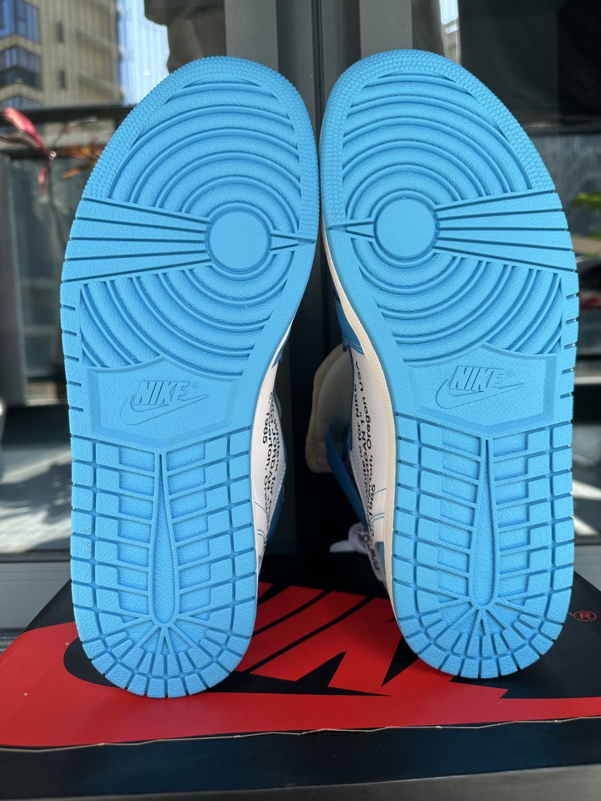 Jordan Brand × Off-White × Virgil Abloh Jordan 1 Retro High Off-White University Blue Size 12 Size US 12 / EU 45 - 5 Thumbnail