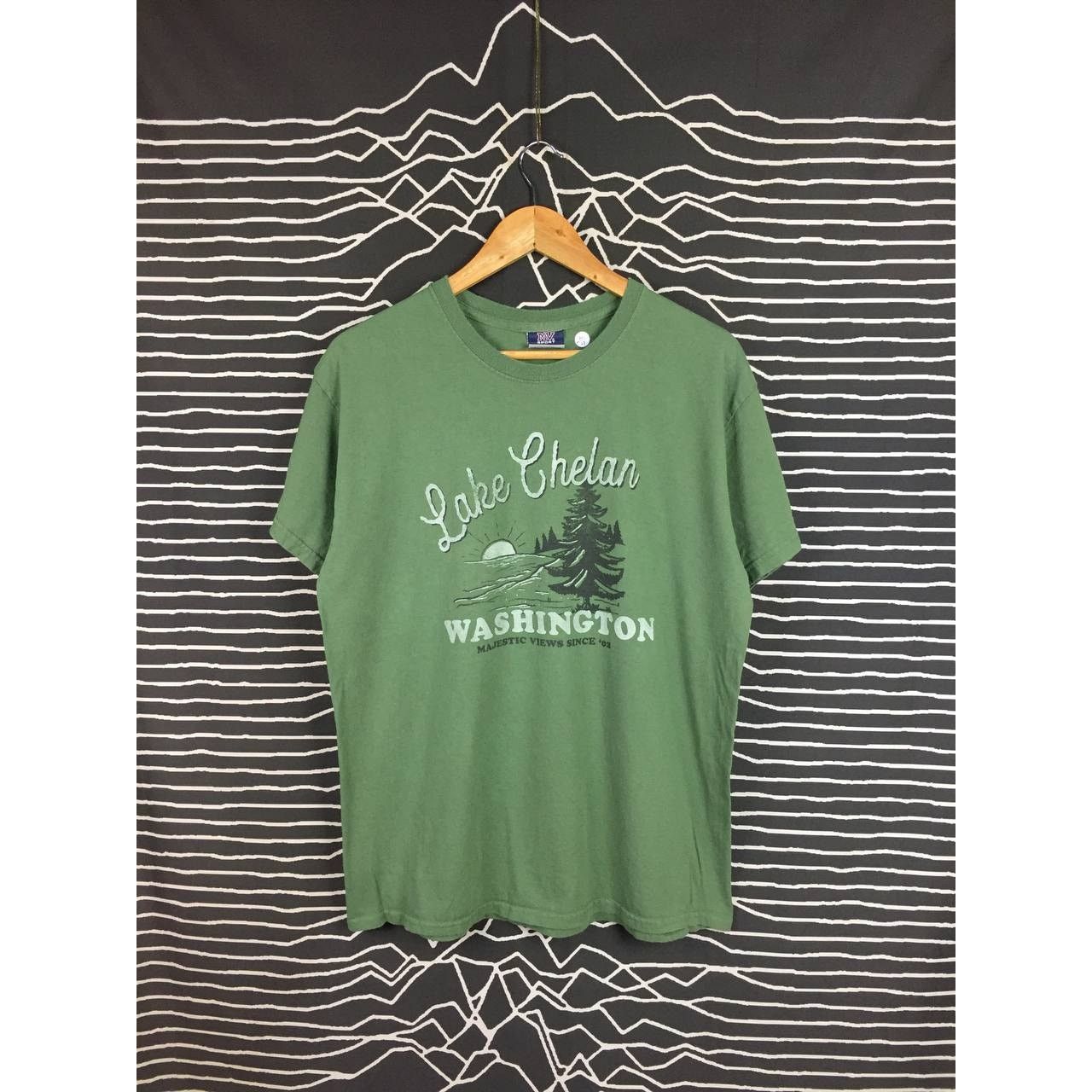 Vintage MV Sport Lake Chelan Washington Majestic Views Since 02 Tee Size US L / EU 52-54 / 3 - 2 Thumbnail
