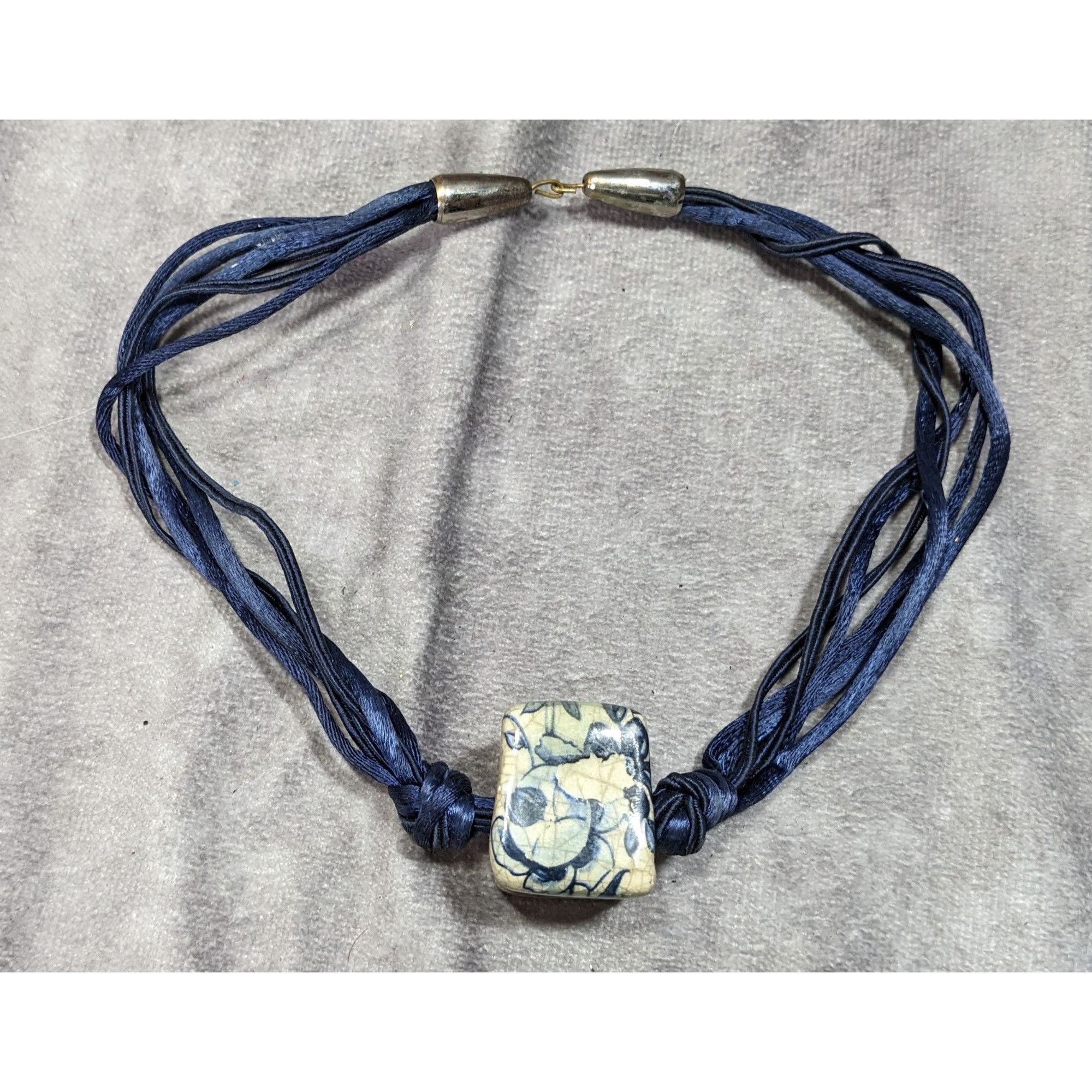 Other Vintage Handcrafted Ceramic Floral Distressed Pendant Neckla Size ONE SIZE - 7 Thumbnail