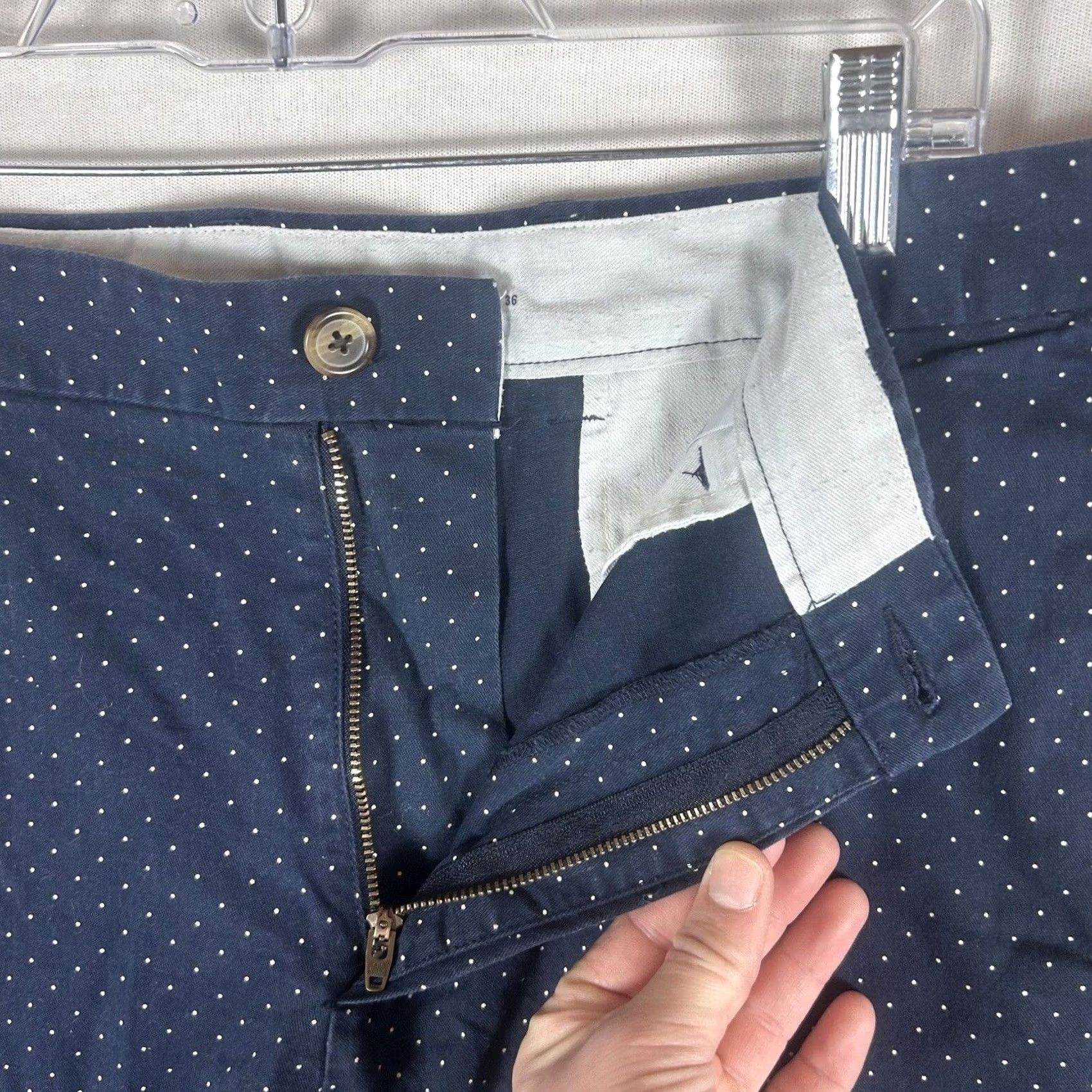 Old Navy Old Navy Shorts Slim Polka Dot Mens 36 Chino Casual Cotton Spandex Mid Rise Inseam 10in Size US 36 / EU 52 - 2 Thumbnail