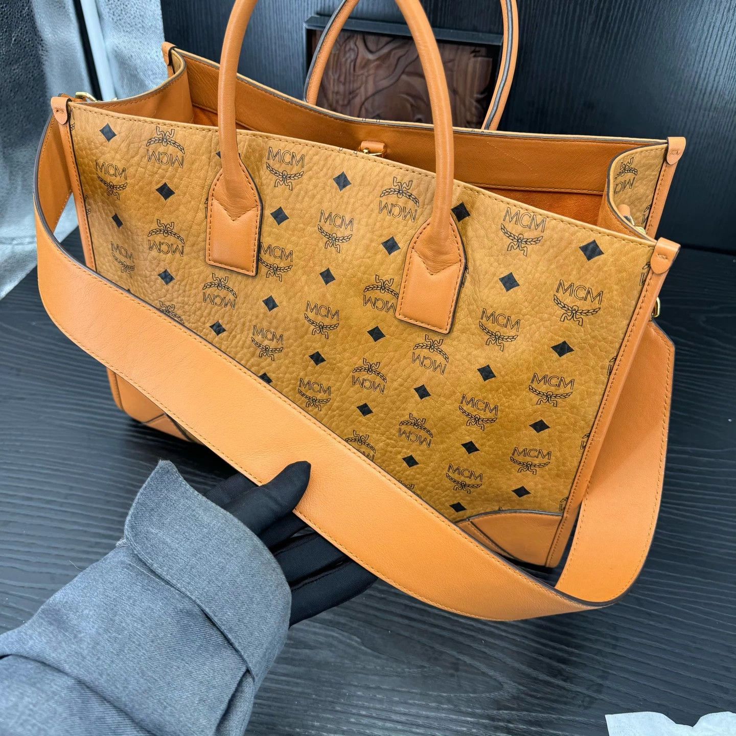 MCM MCM Large Tote Bag Near New Condition Size ONE SIZE - 5 Thumbnail