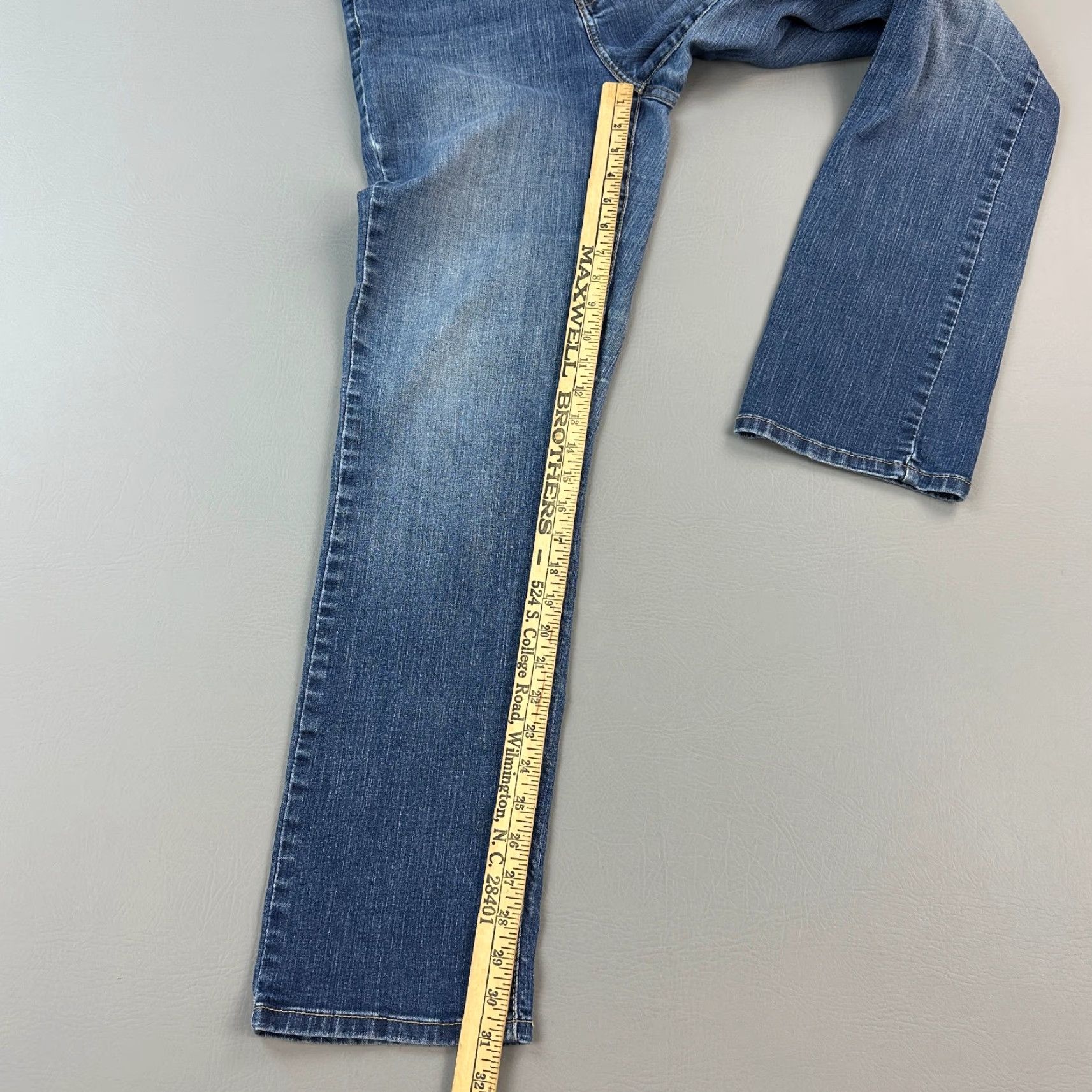 Levi's Levis 512 Jeans Women’s 12M 30x31 Blue Slimming Straight Leg Studded Size 34" / US 12 / IT 48 - 2 Thumbnail
