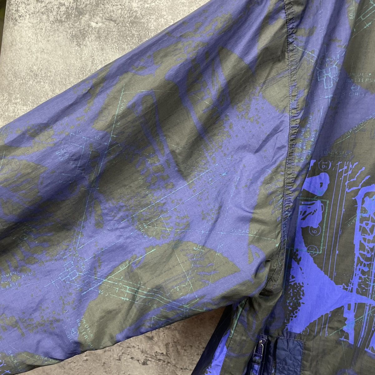 Nike Vintage Nike 90s Rare Track Jacket Big Sleeve Graphic Print Size US XL / EU 56 / 4 - 8 Thumbnail