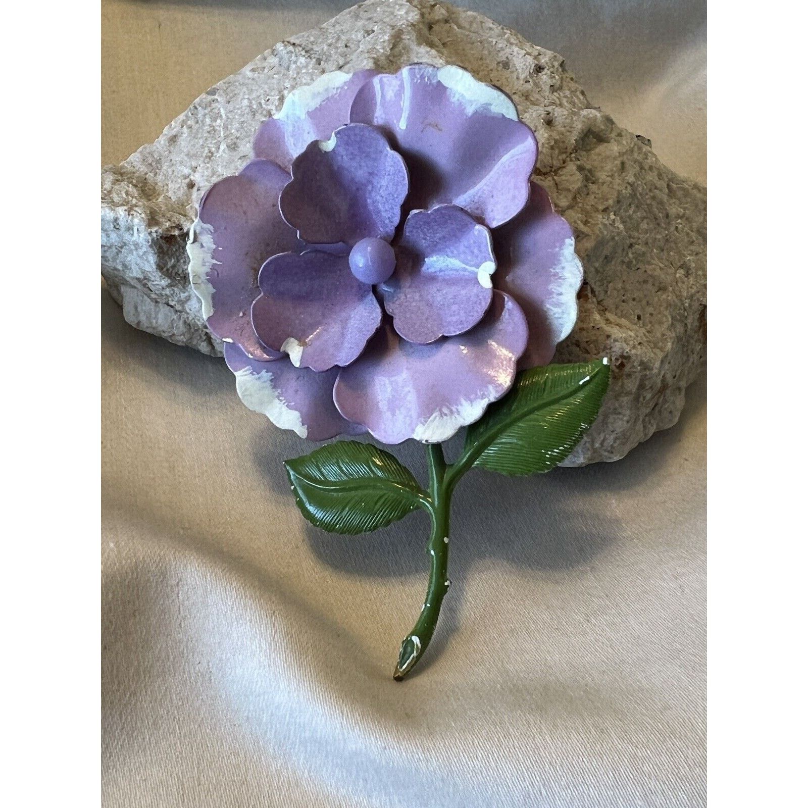 Other Vintage Purple Rose Metal & Enamel Painted Pin/ Brooch EUC Size ONE SIZE - 1 Thumbnail