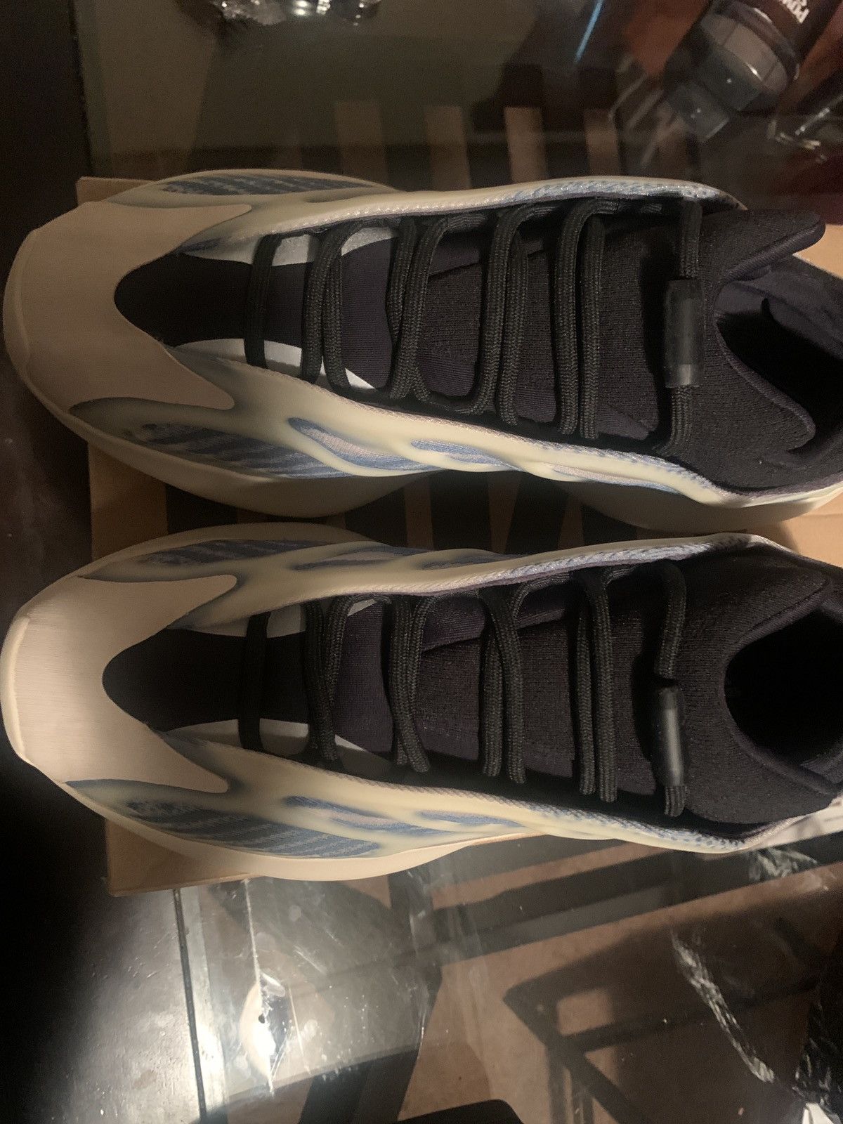 Adidas Yeezy 700 V3 Kyanite Size US 10 / EU 43 - 7 Thumbnail