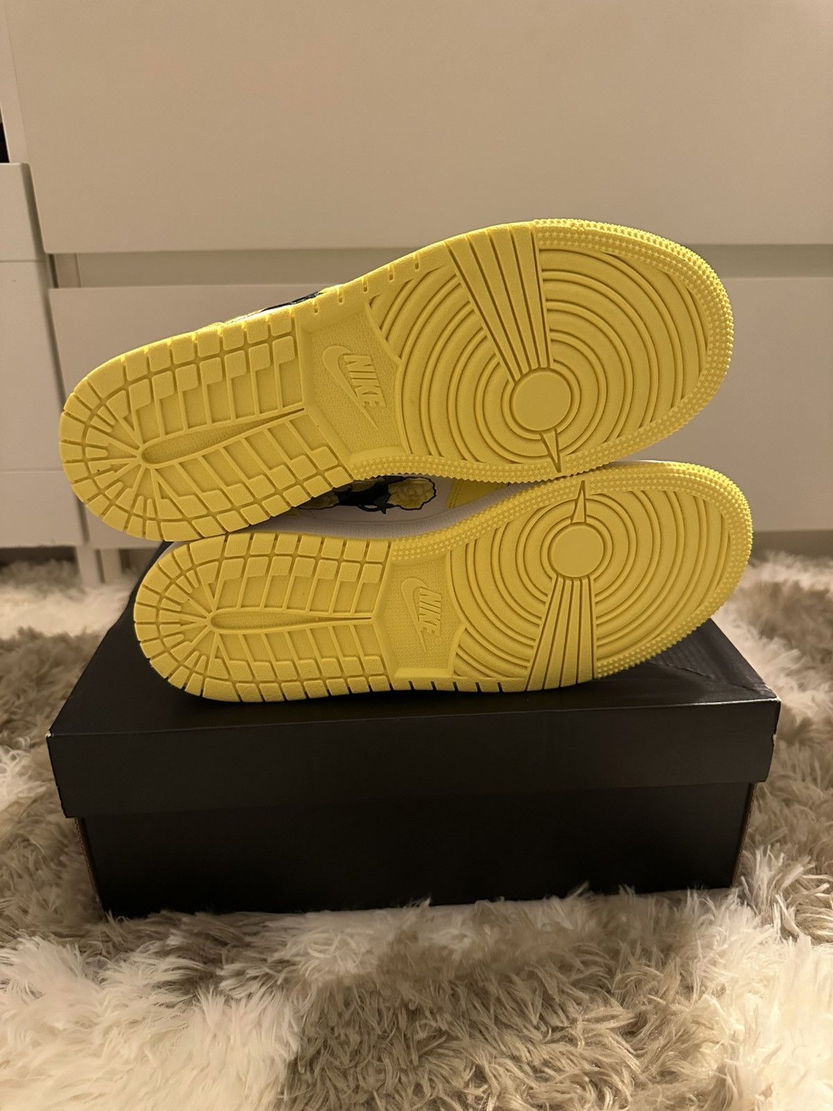 Jordan Brand Jordan 1 mid se 5.5y dynamic yellow floral Size US 5.5 / EU 38 - 5 Thumbnail