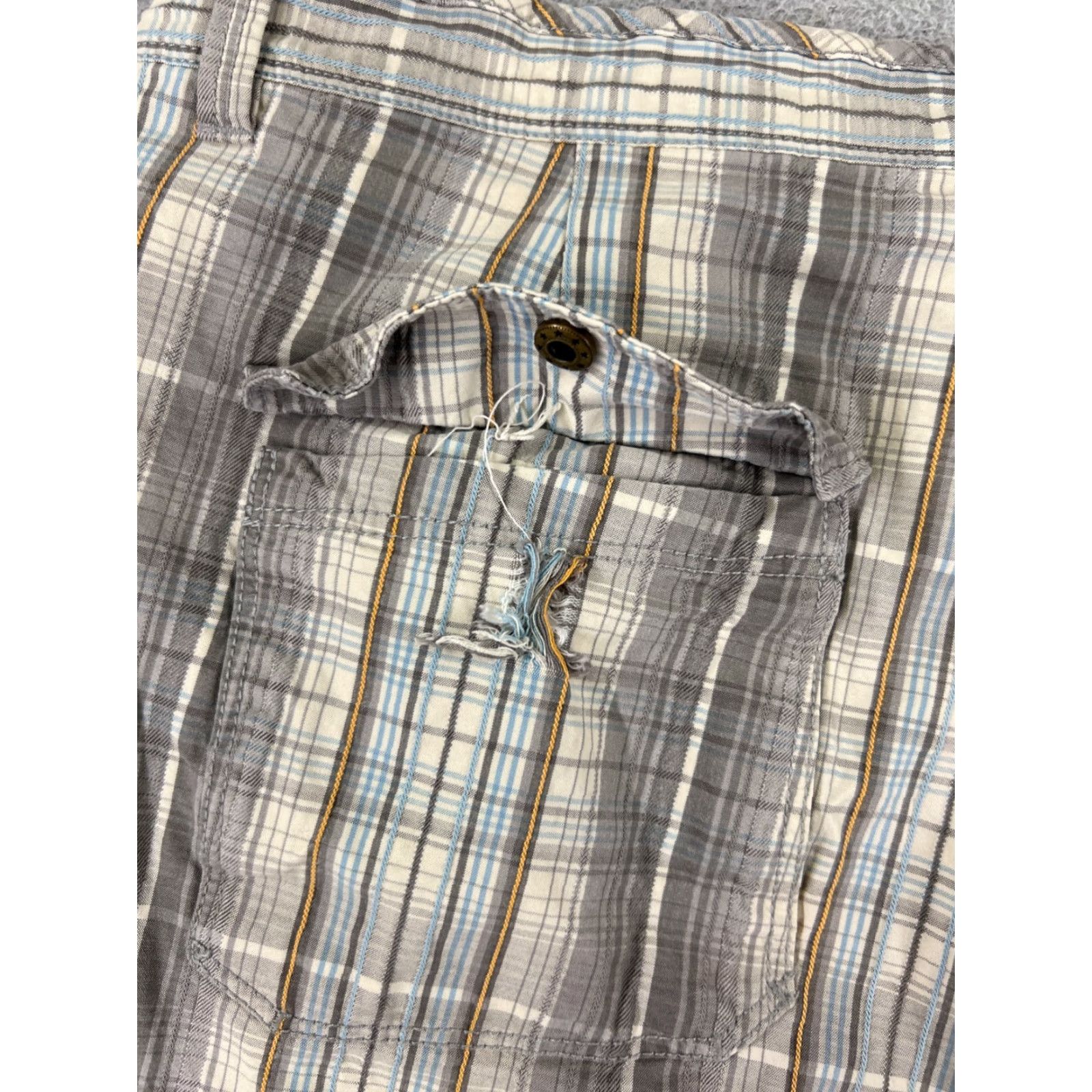 Tommy Bahama Tommy Bahama Shorts Men 38 Beige Blue Plaid Silk Cotton Blend Golf Vacation READ Size US 38 / EU 54 - 2 Thumbnail