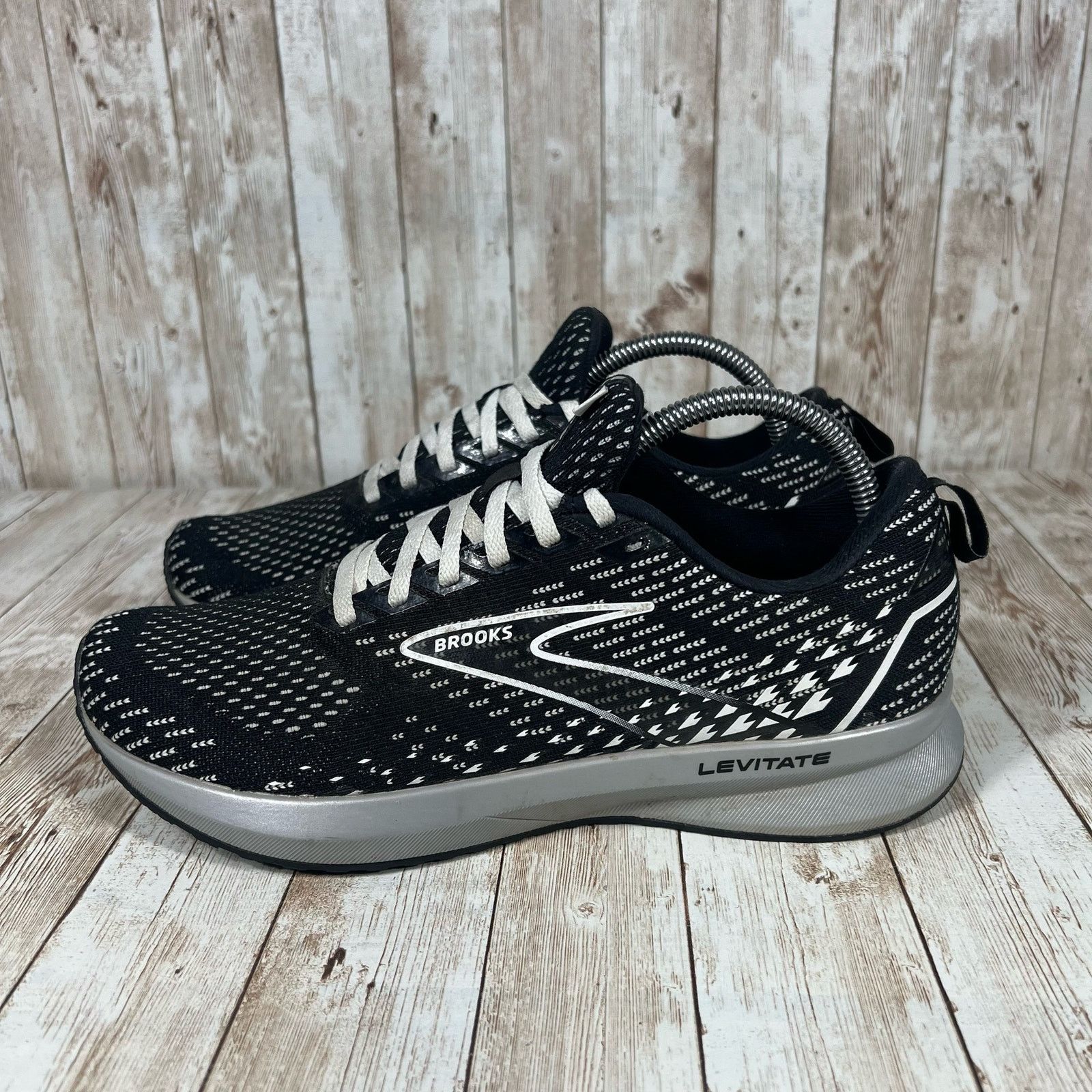 Brooks Brooks levitate 5 black white Womens 9.5 runners Size US 9.5 / IT 39.5 - 2 Thumbnail