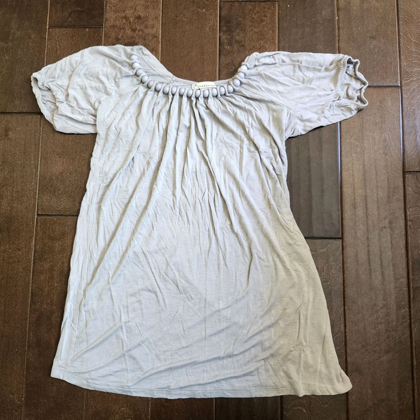 Forever 21 FOREVER 21 Blouse Gray Short Sleeve L Beaded Women's Regular Size Blouse Pregnancy? (No) Size L / US 10 / IT 46 - 2 Thumbnail