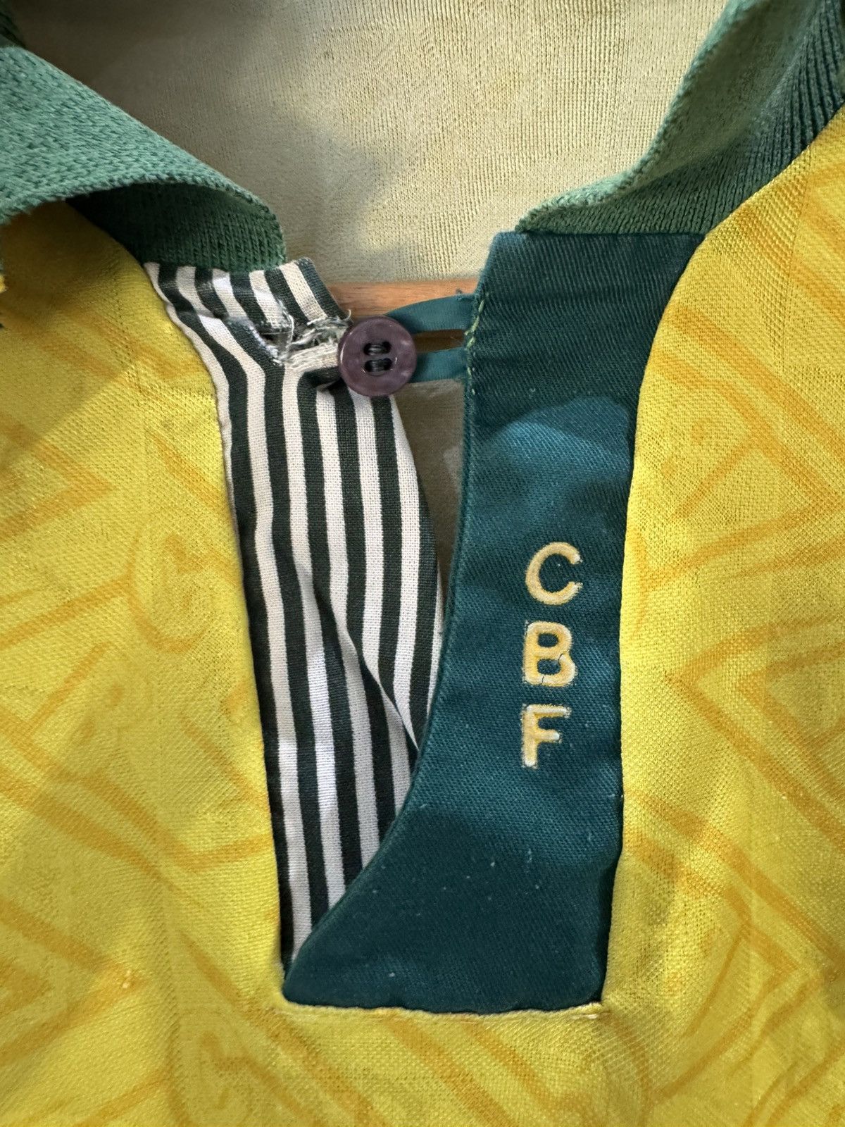 Umbro Vintage 1991/1993 Brasil home jersey Size US L / EU 52-54 / 3 - 7 Thumbnail