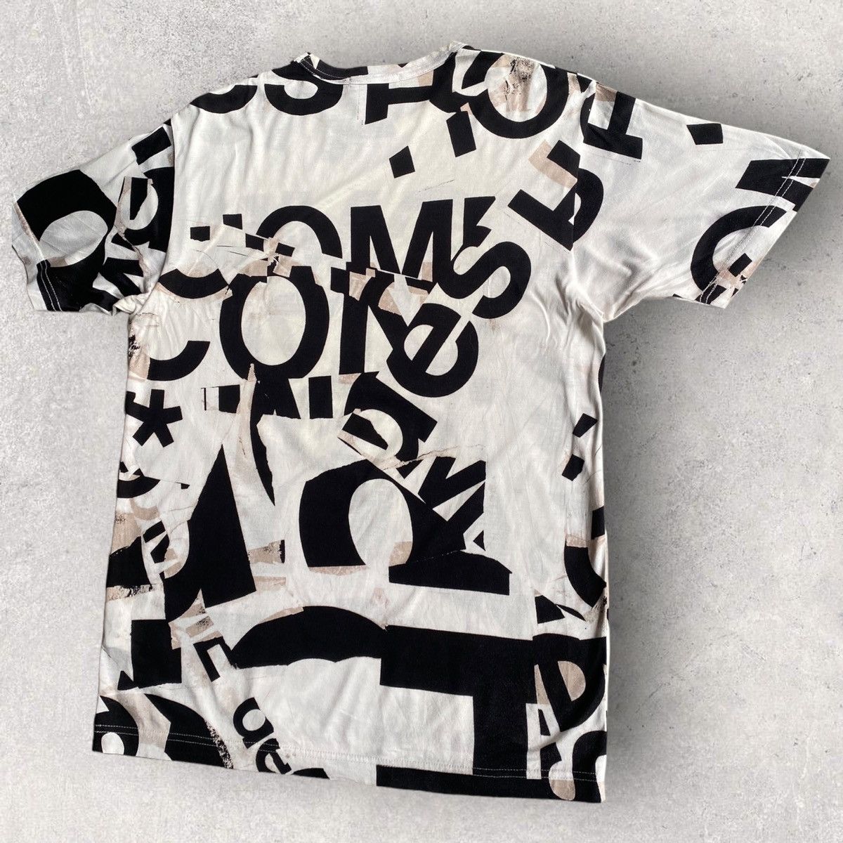Comme des Garcons Logo Collage OVP T Shirt Size US S / EU 44-46 / 1 - 7 Thumbnail