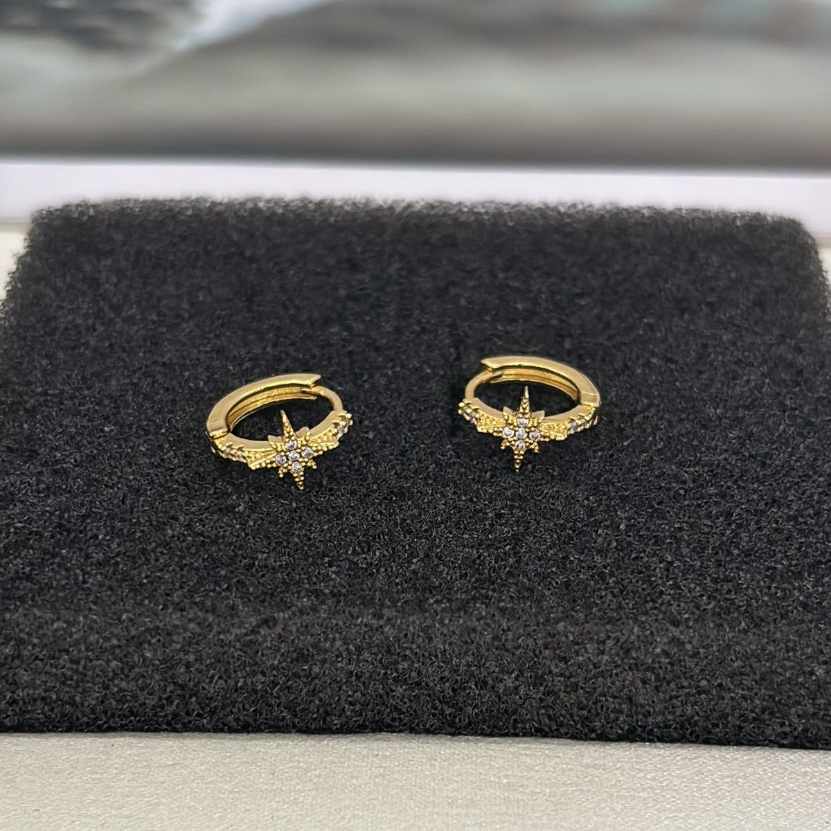 Other 13mm Small Star Gold Hoop Earrings for Men Women Size ONE SIZE - 5 Thumbnail