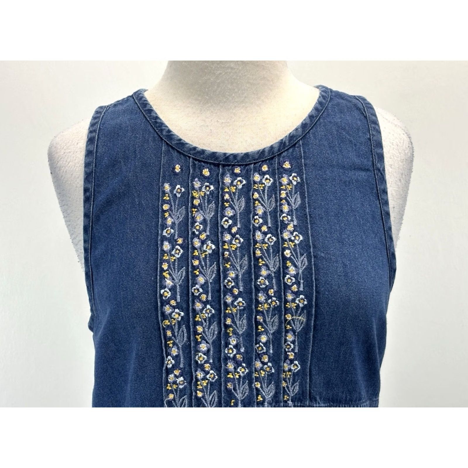 Vintage VINTAGE Erika & Co Denim Jumper Midi Dress Women's S Blue Floral Embroidered Cottage 90s Modest Back Tie Sleeveless Round Neck Casual Womens Size S / US 4 / IT 40 - 5 Thumbnail