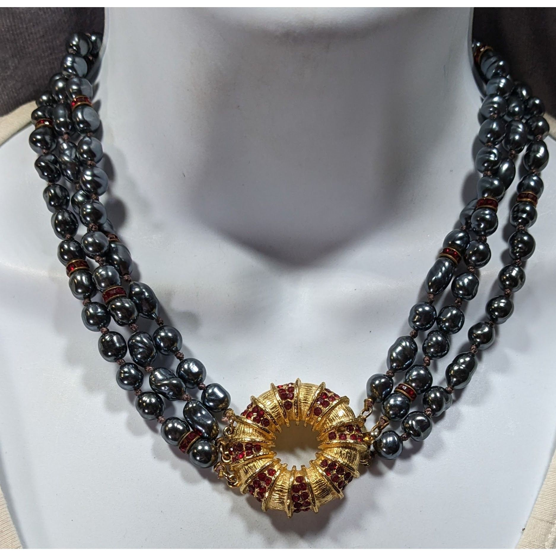 Other Vintage Elegant Freshwater Pearl Necklace With Red Gems and Size ONE SIZE - 6 Thumbnail