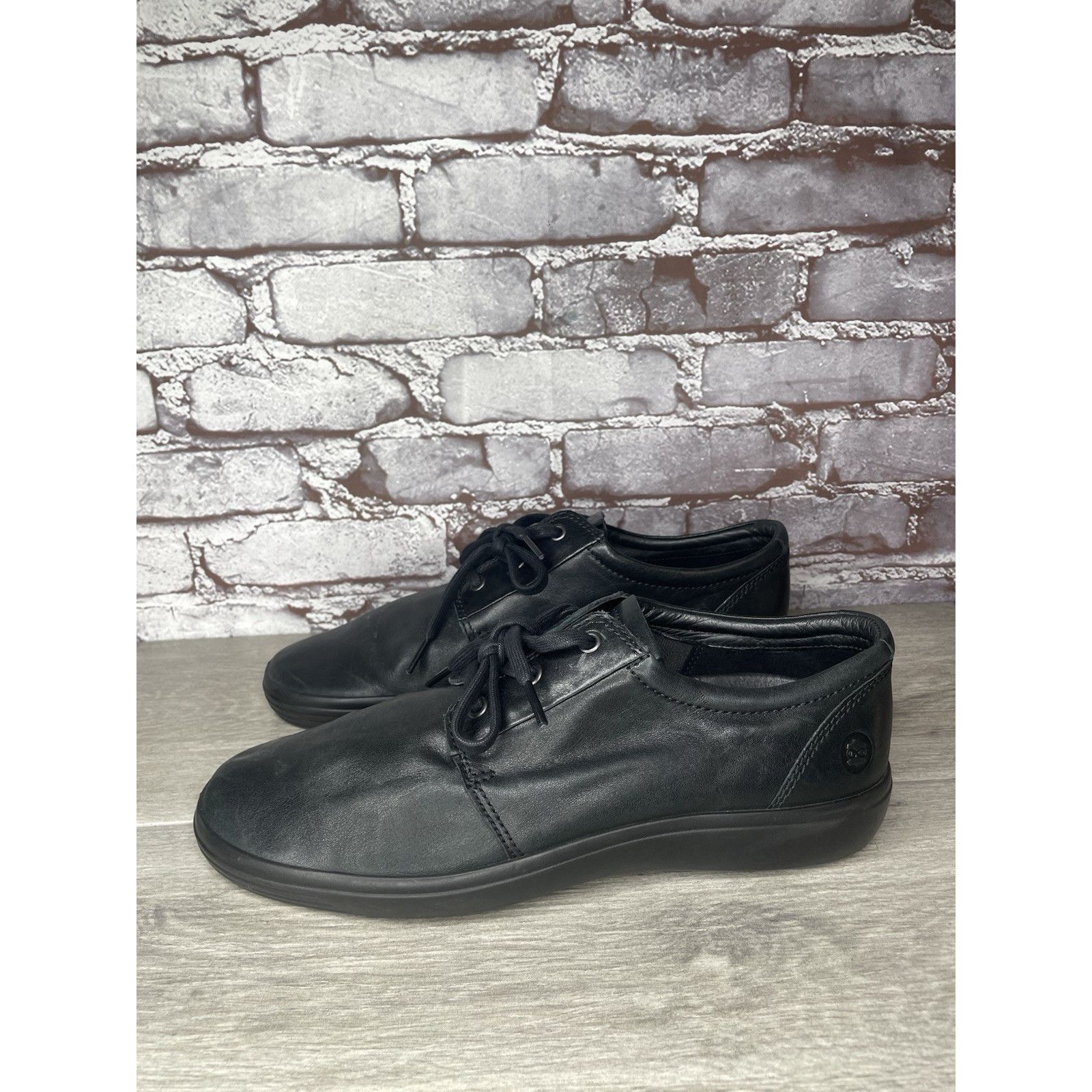 Ecco ECCO Danish Design Black Leather Triple Black Casual Sneaker Size US 10 / EU 43 - 18 Thumbnail