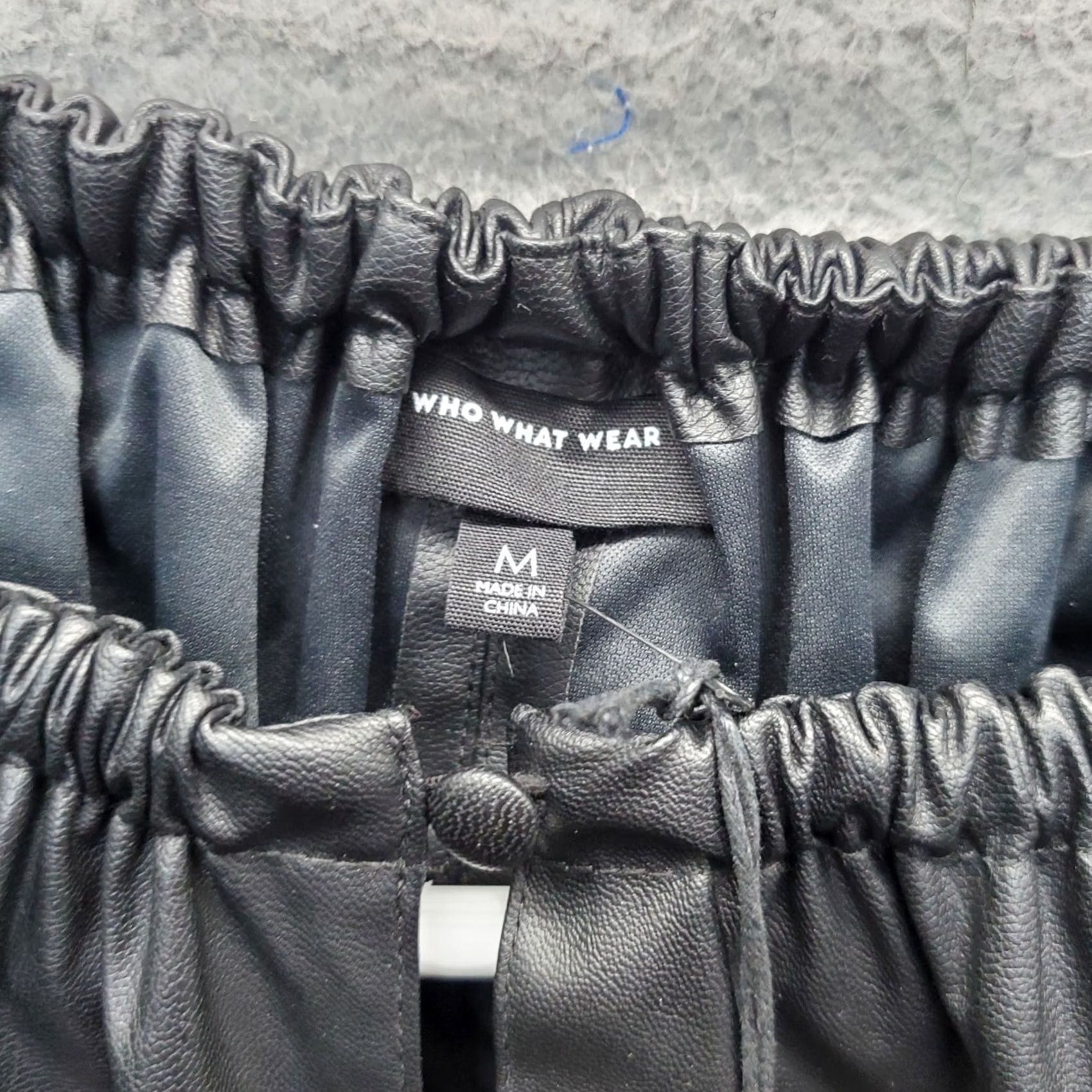 Vintage Who What Wear Faux Leather Top Womens M Black Balloon Sleeve Keyhole Front Size M / US 6-8 / IT 42-44 - 5 Thumbnail