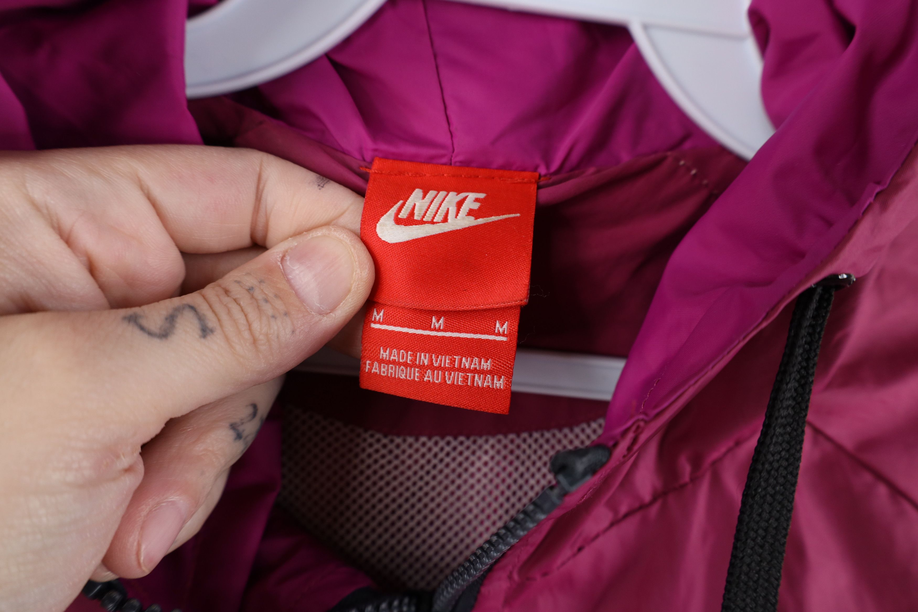 Nike Vintage Nike Geometric Hooded Windrunner Windbreaker Jacket Size M / US 6-8 / IT 42-44 - 11 Thumbnail