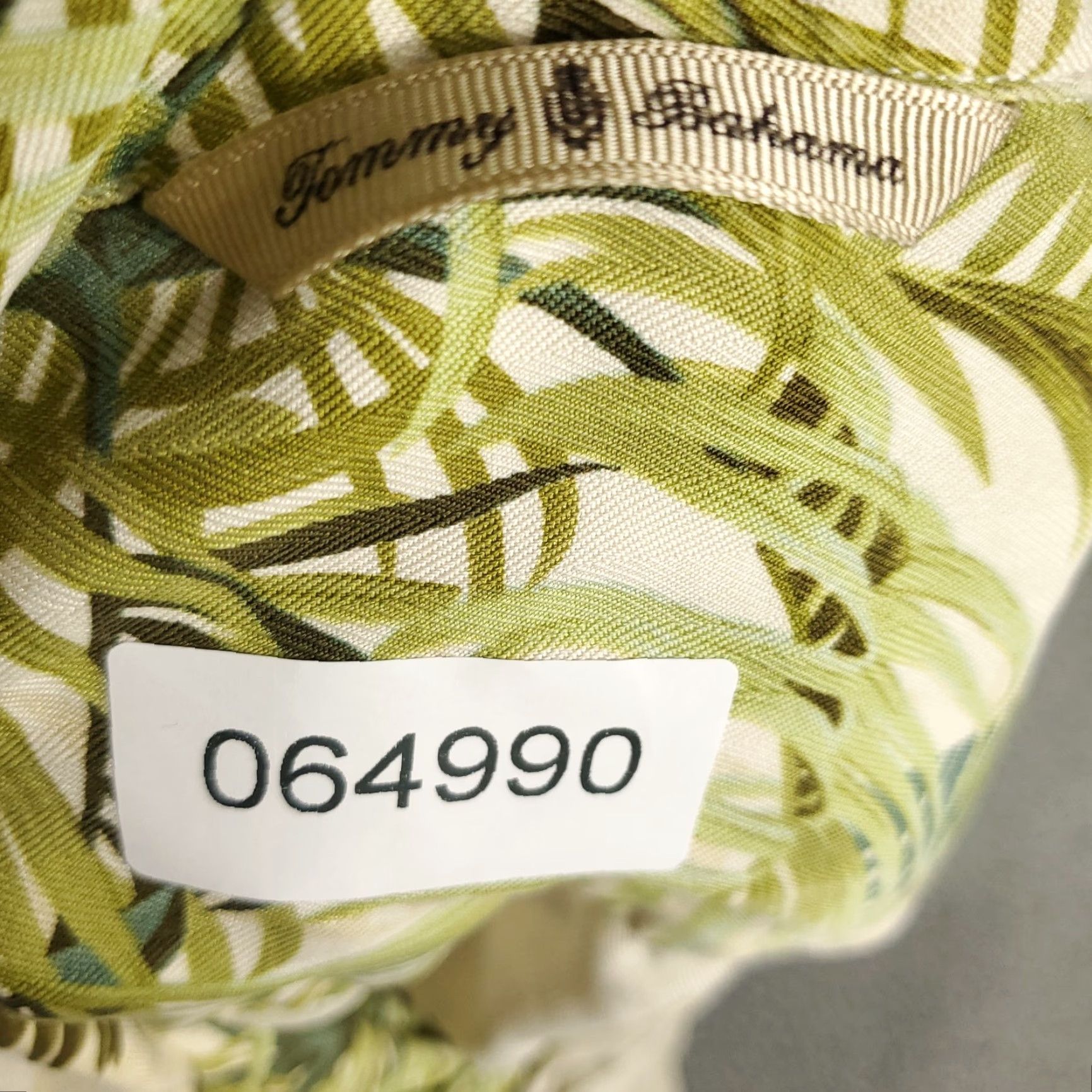 Tommy Bahama Tommy Bahama Shirt Mens 2XL Beige Green Palm Tree Print Silk Hawaiian Button Up Size US XXL / EU 58 / 5 - 8 Thumbnail