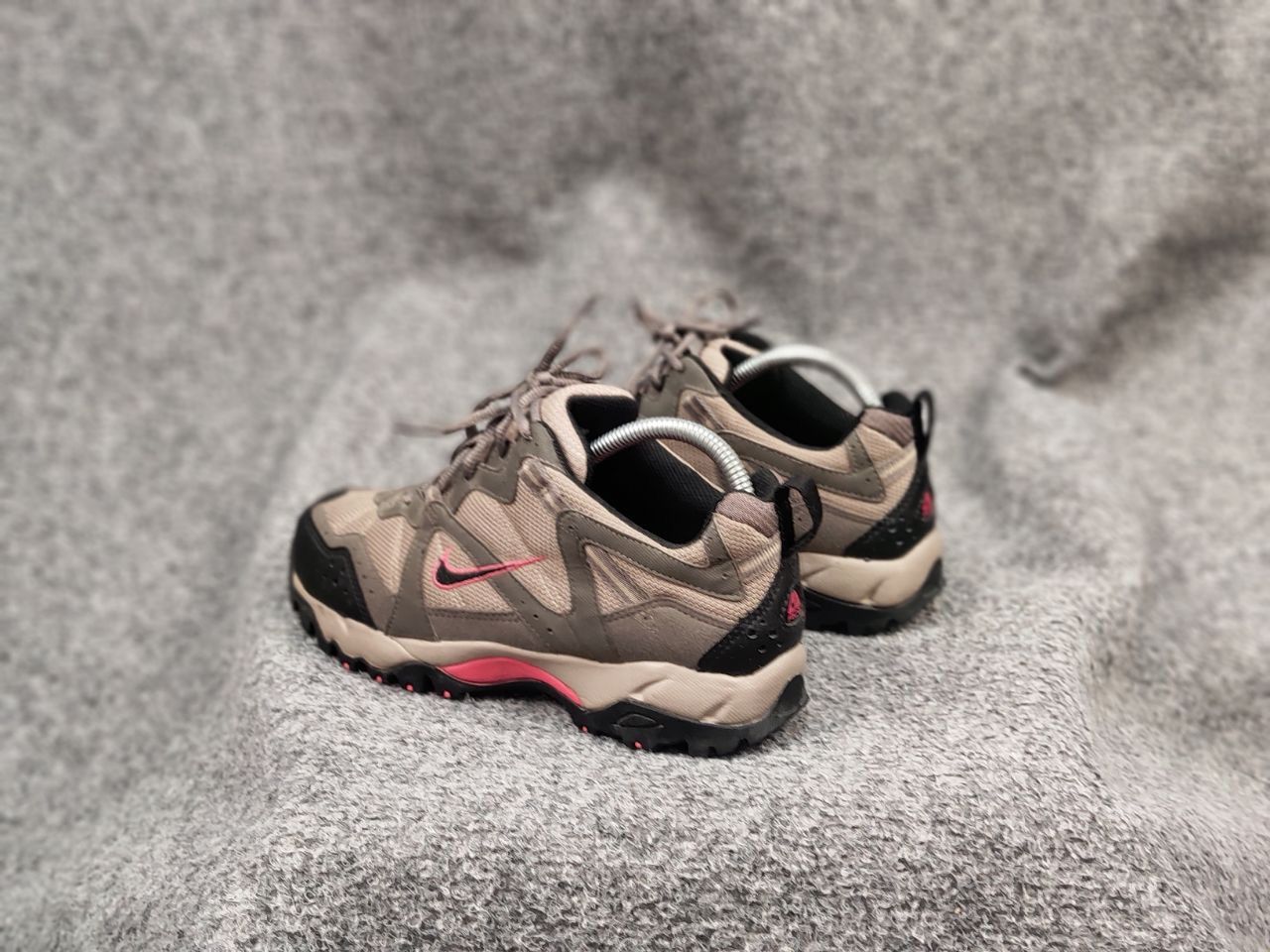 Nike ACG Vintage Nike ACG All-Trac Hiking Women's Sneaker Size US 7 / IT 37 - 10 Thumbnail