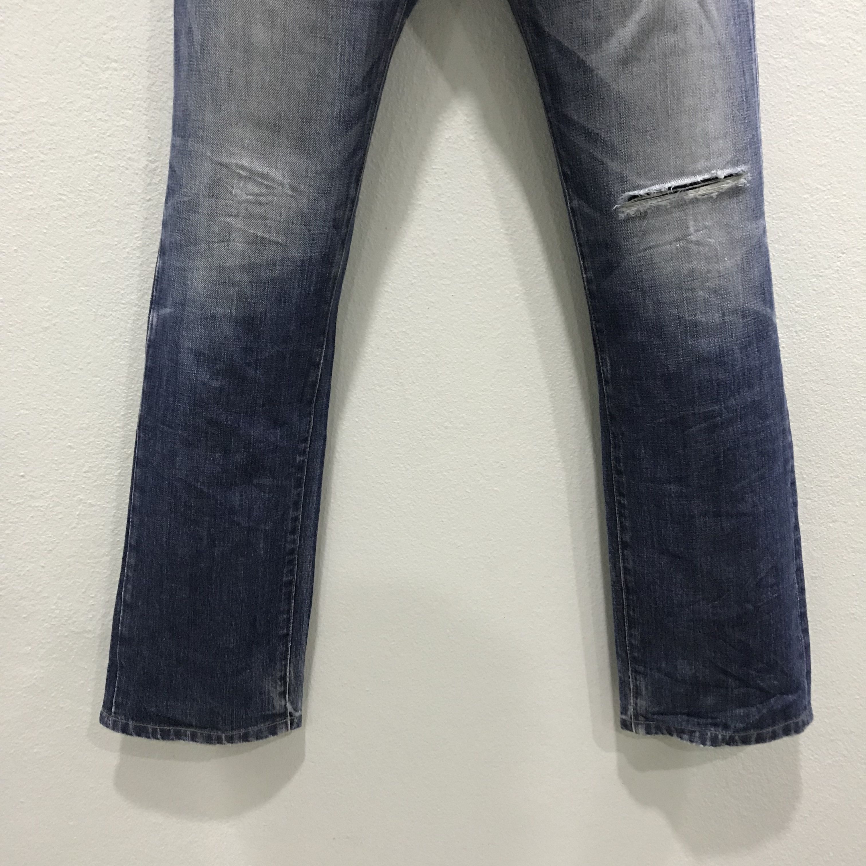 Levi's Vintage Levi’s 505 Dark Wash Distressed Straight Leg Jeans Size US 30 / EU 46 - 4 Thumbnail