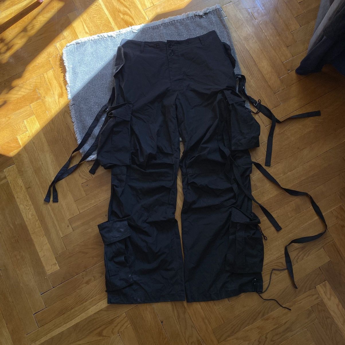 Mercy MERCY Y2K JAPANESE BAGGY MULTIPOCKET CARGO PANTS PRACHUTE Size US 32 / EU 48 - 1 Thumbnail