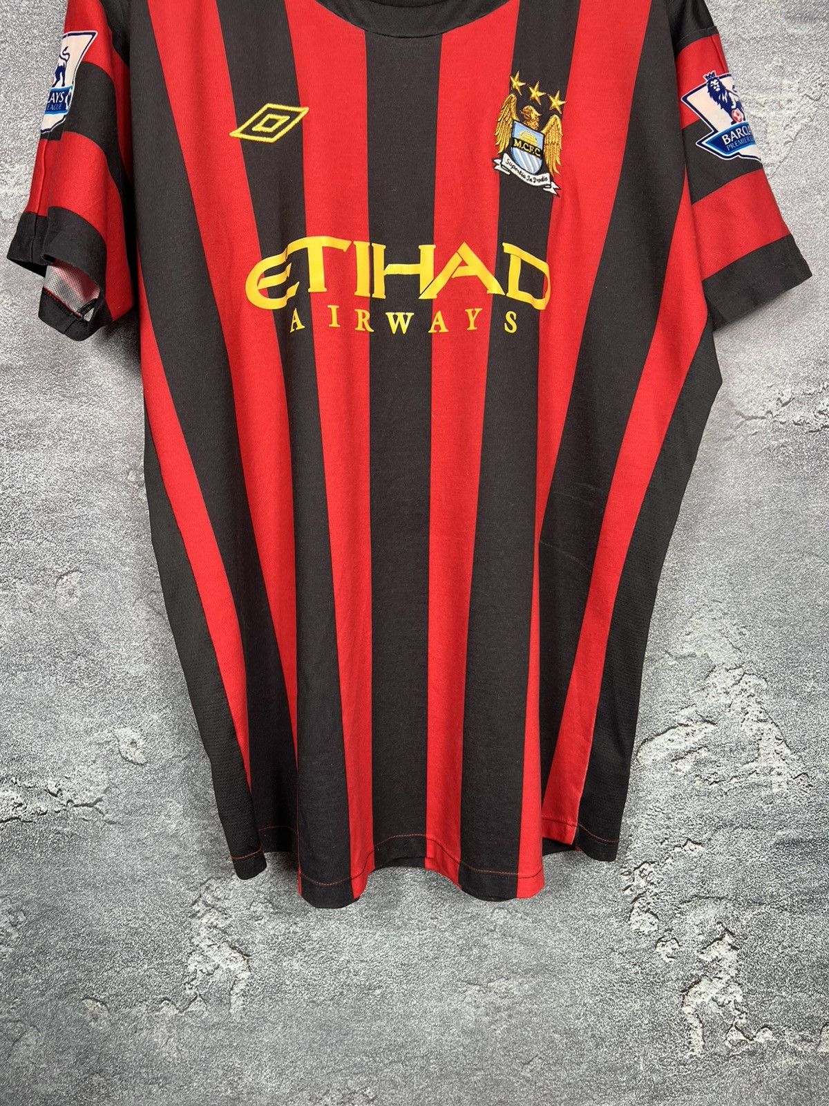 Umbro Umbro Manchester City 2011/2012 Away Soccer Jersey Sz L Size US L / EU 52-54 / 3 - 5 Thumbnail