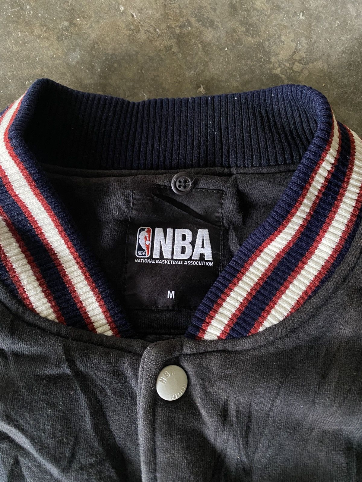 NBA VTG Chicago Bulls Backhit Bulls Varsity Jacket 🔥 Size US M / EU 48-50 / 2 - 12 Thumbnail
