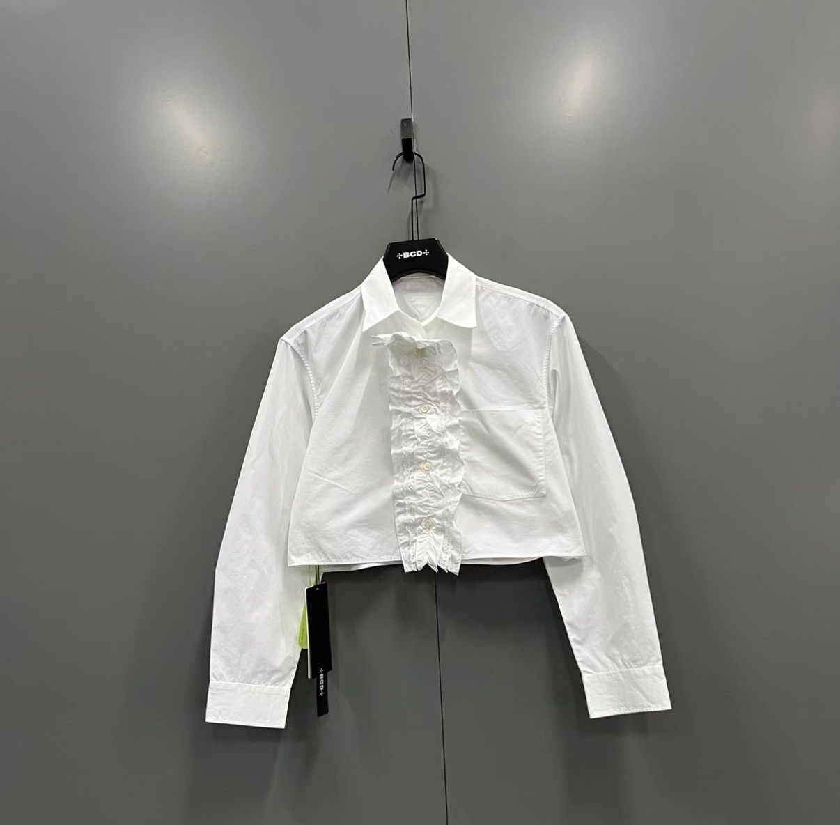 Prada Prada White Pleated Shirt with Patch Pockets J41 Size XS / US 0-2 / IT 36-38 - 1 Thumbnail