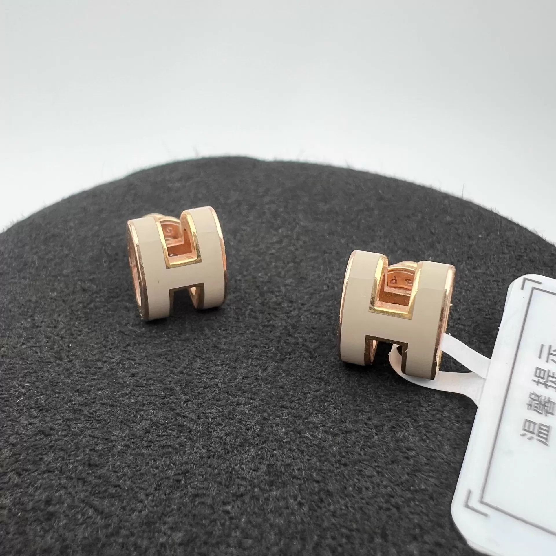 Hermes Hermes Logo Earrings Unworn Size ONE SIZE - 1 Thumbnail