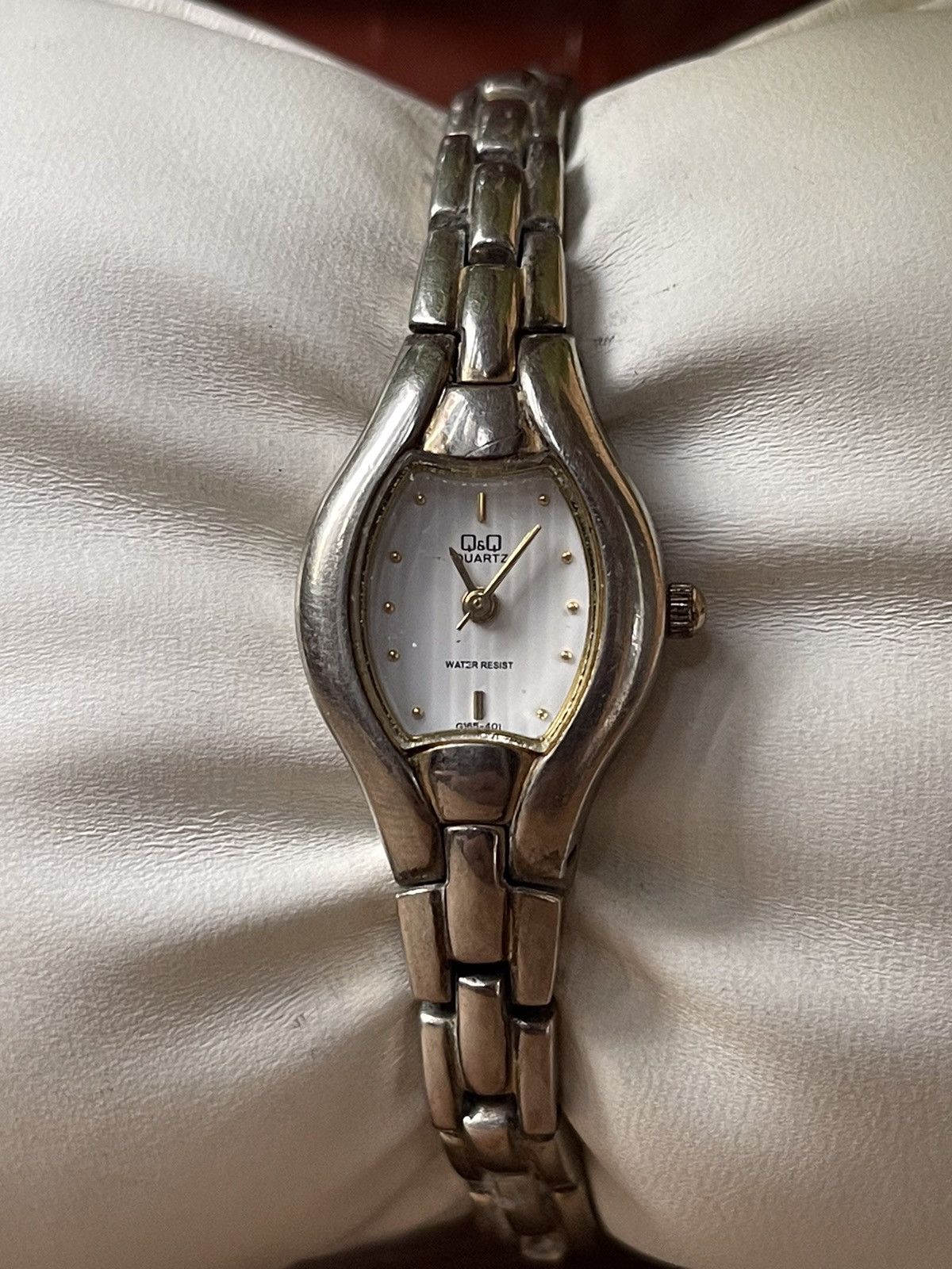 Q&Q futuristic chain avantgarde watch hype bracelet