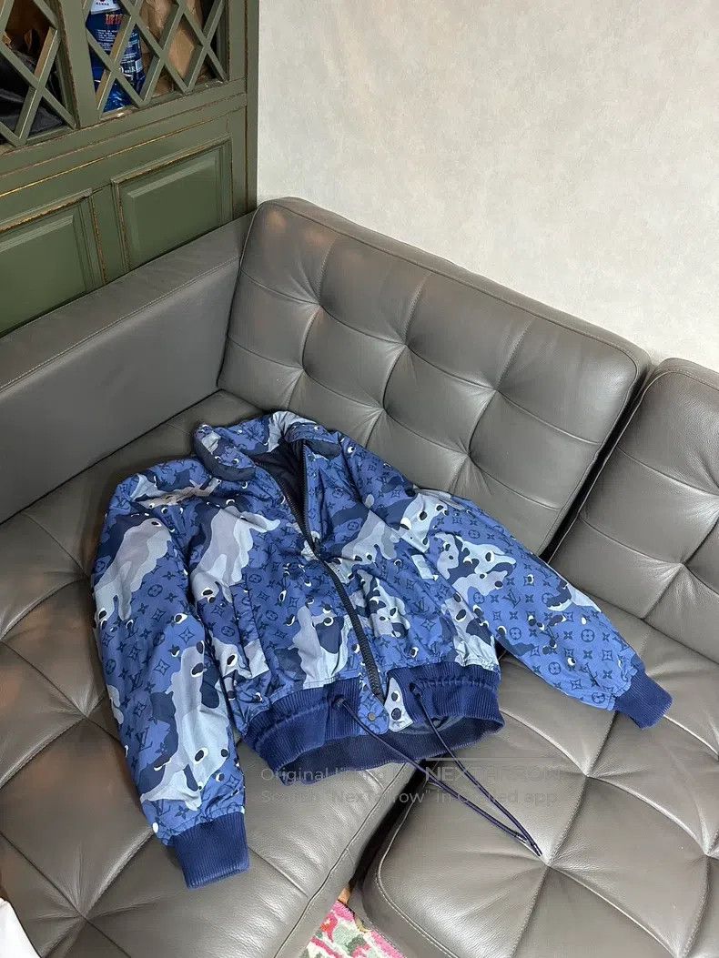 Louis Vuitton Louis Vuitton Double-sided down jacket Size US M / EU 48-50 / 2 - 1 Thumbnail