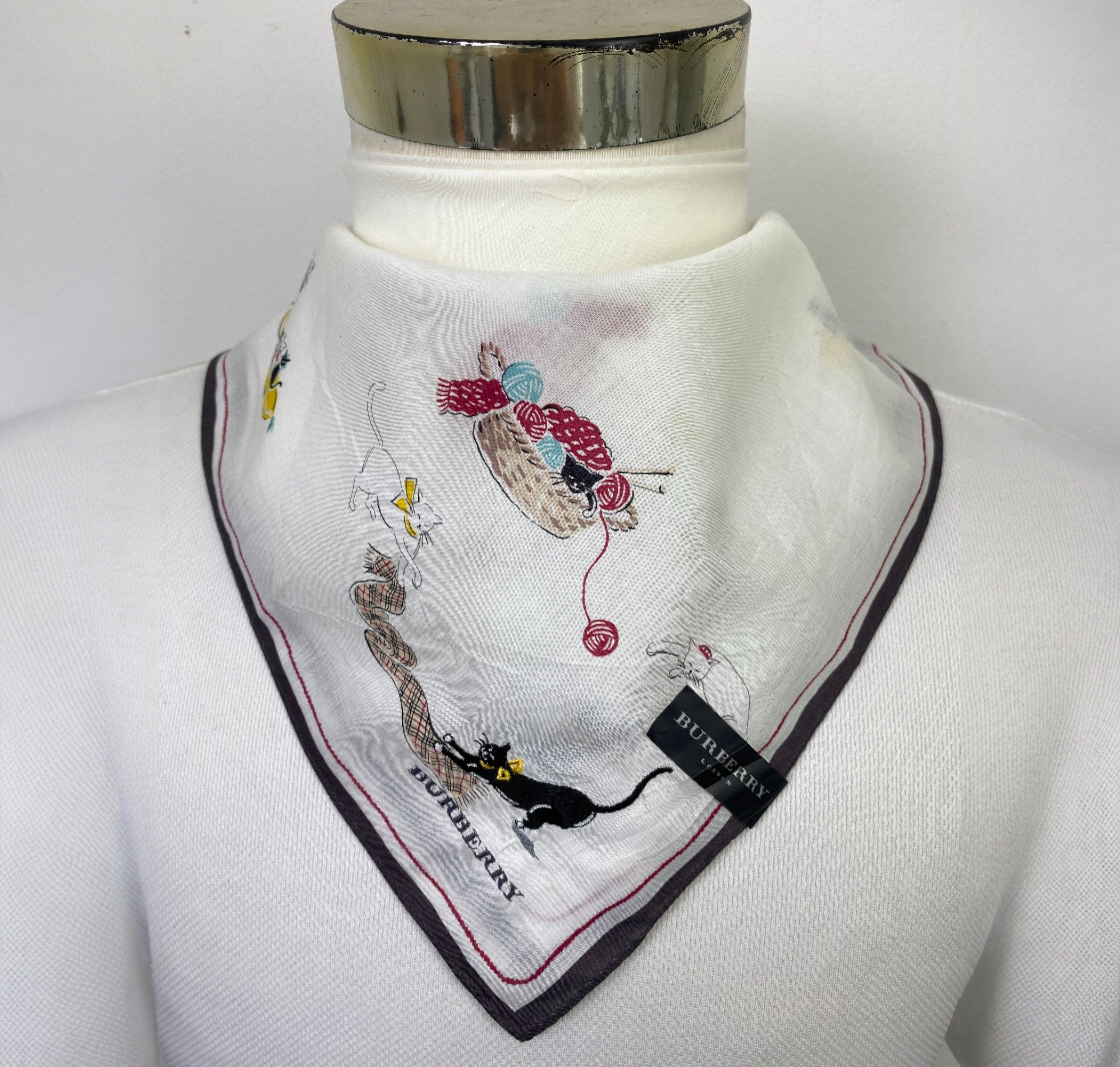 Burberry NWT Burberry Handkerchief / Neckerchief KT0195 Size ONE SIZE - 1 Thumbnail