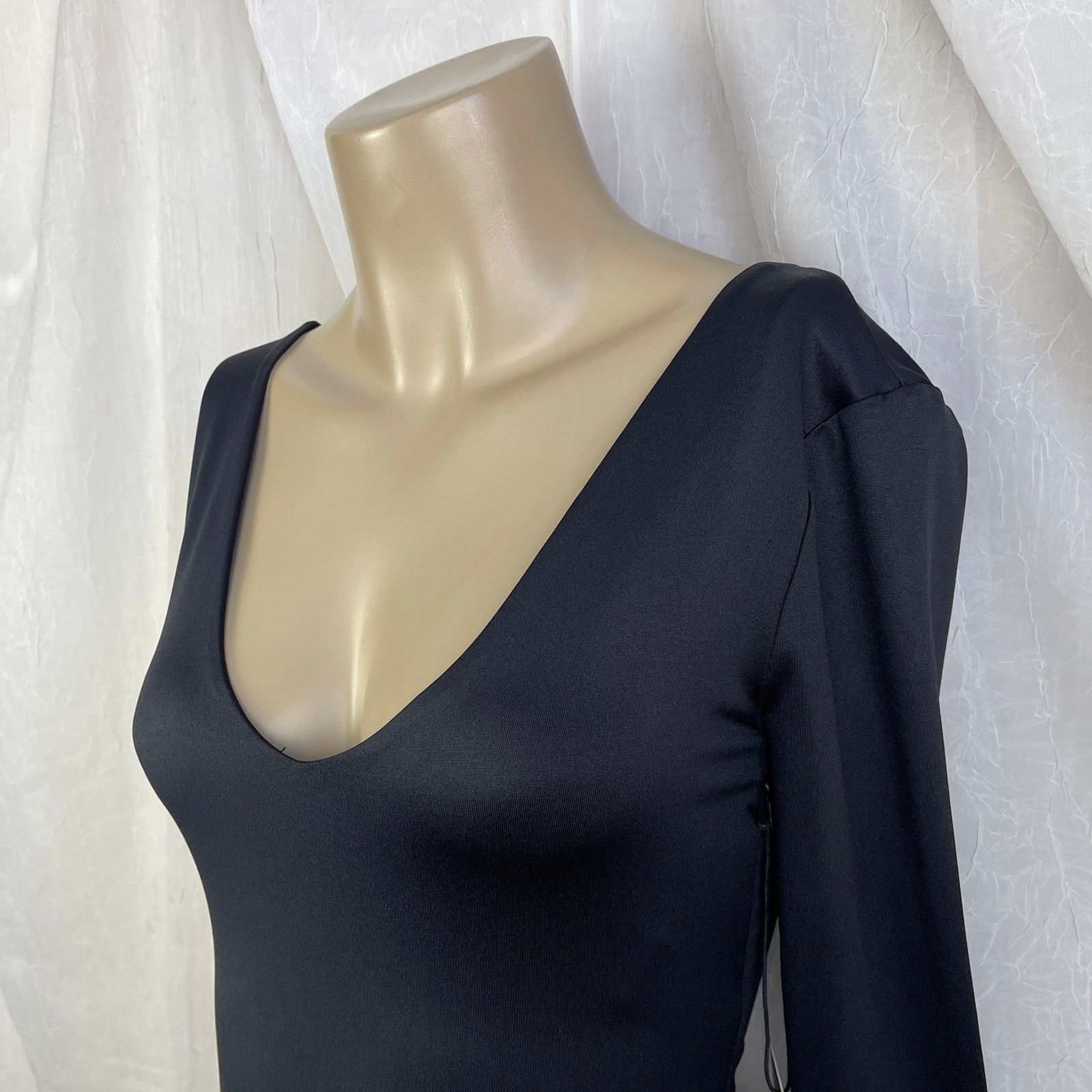 Forever 21 Forever 21 Black Contour Sculpt Satin Thong Bodysuit NWT XS Size XS / US 0-2 / IT 36-38 - 4 Thumbnail