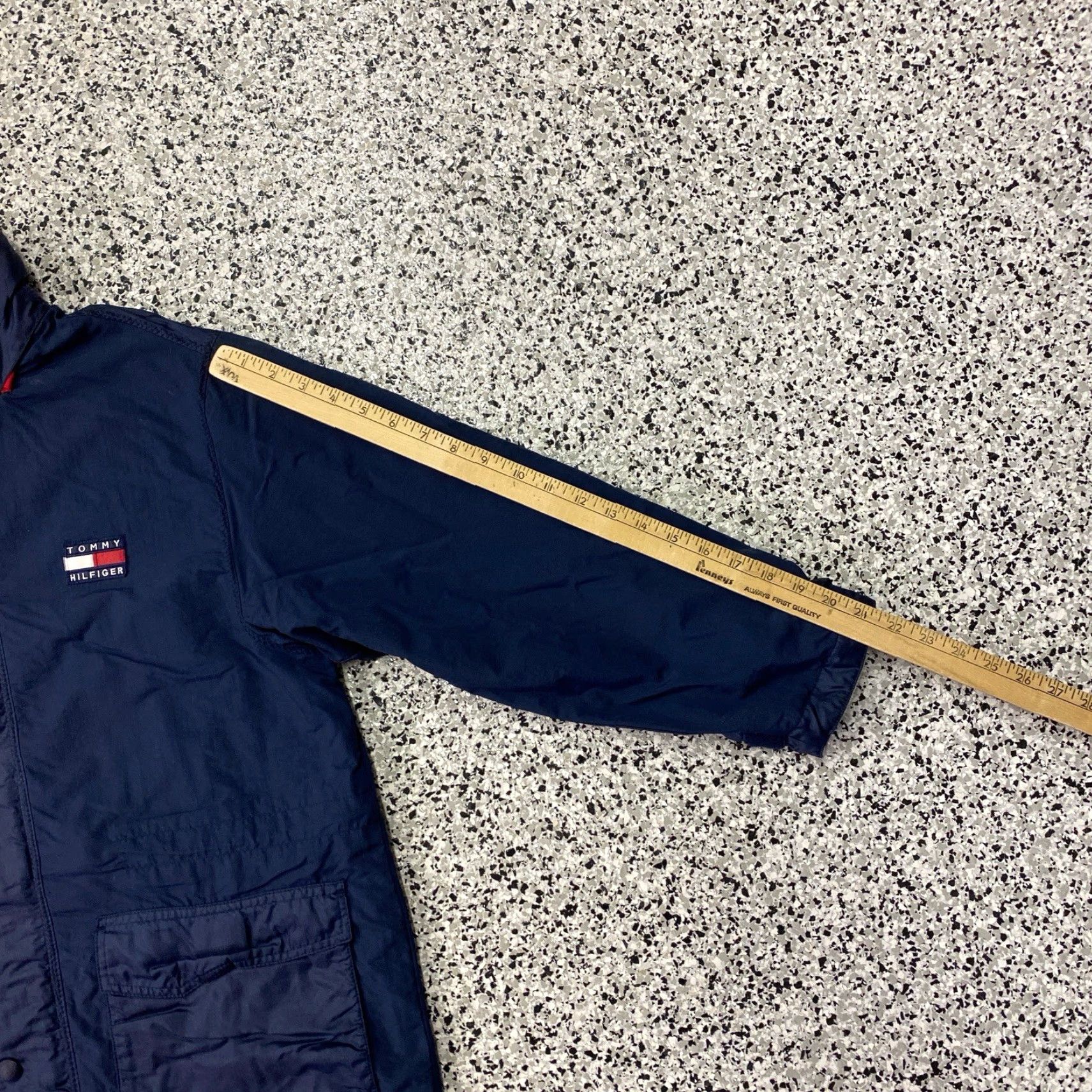 Tommy Hilfiger VINTAGE Tommy Hilfiger Navy Nylon Rain Jacket Windbreaker Sz L Size US L / EU 52-54 / 3 - 4 Thumbnail